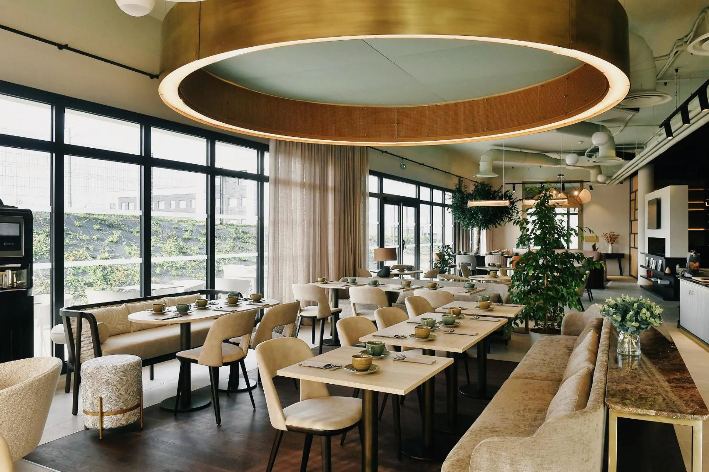 Restaurant/places to eat in Golden Tulip Reims Bezannes