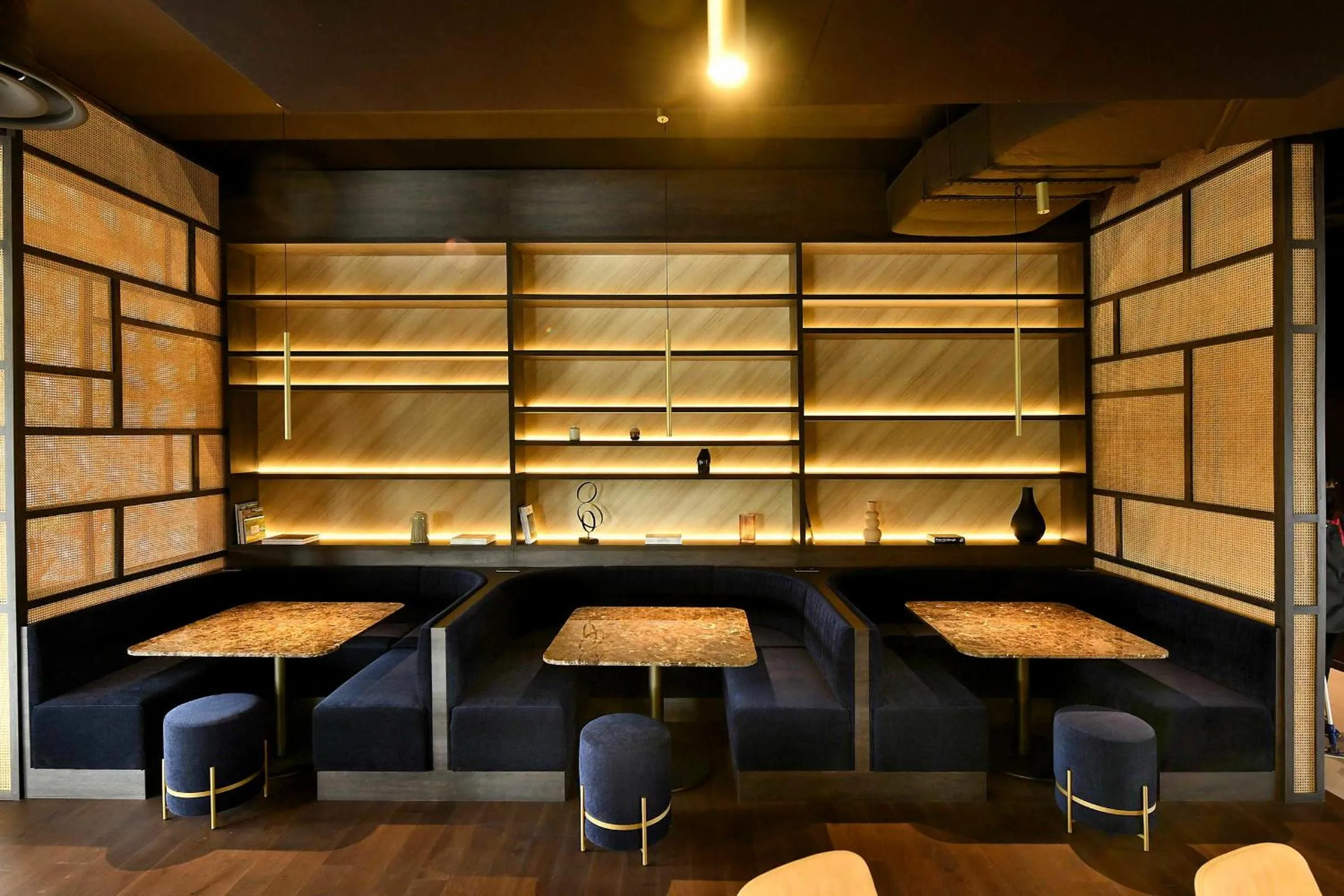 Lounge or bar in Golden Tulip Reims Bezannes