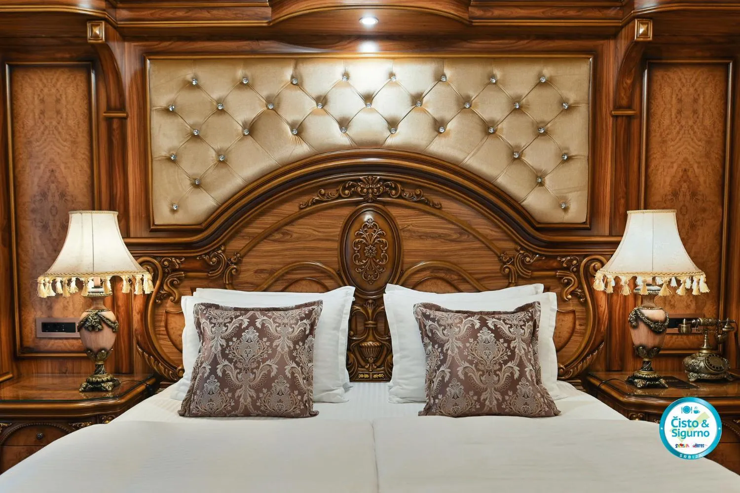 Bed in Prezident Palace Belgrade - Adults Only