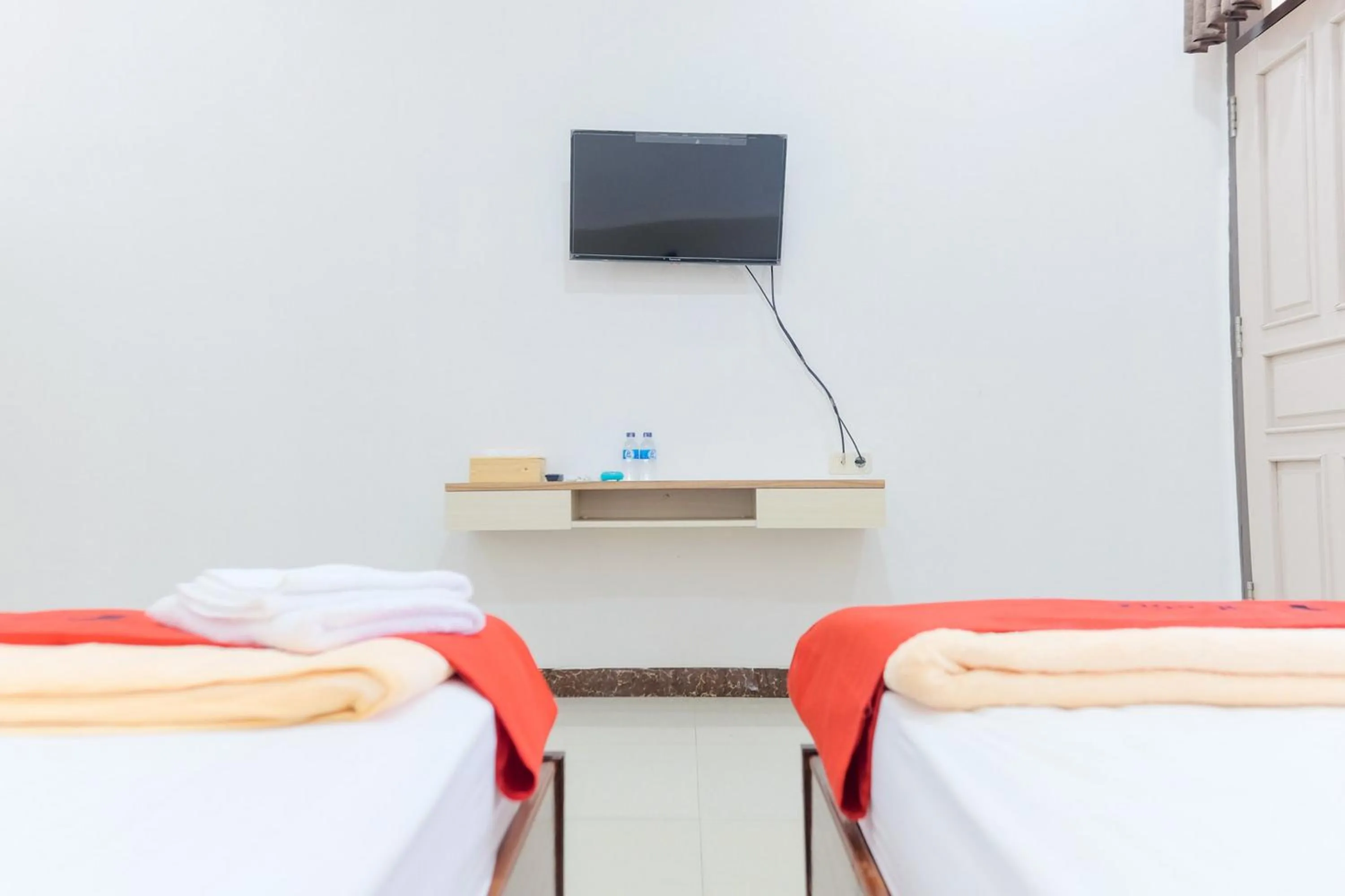 Bedroom, Bed in RedDoorz Syariah @ Jalan Ir Haji Juanda Jambi