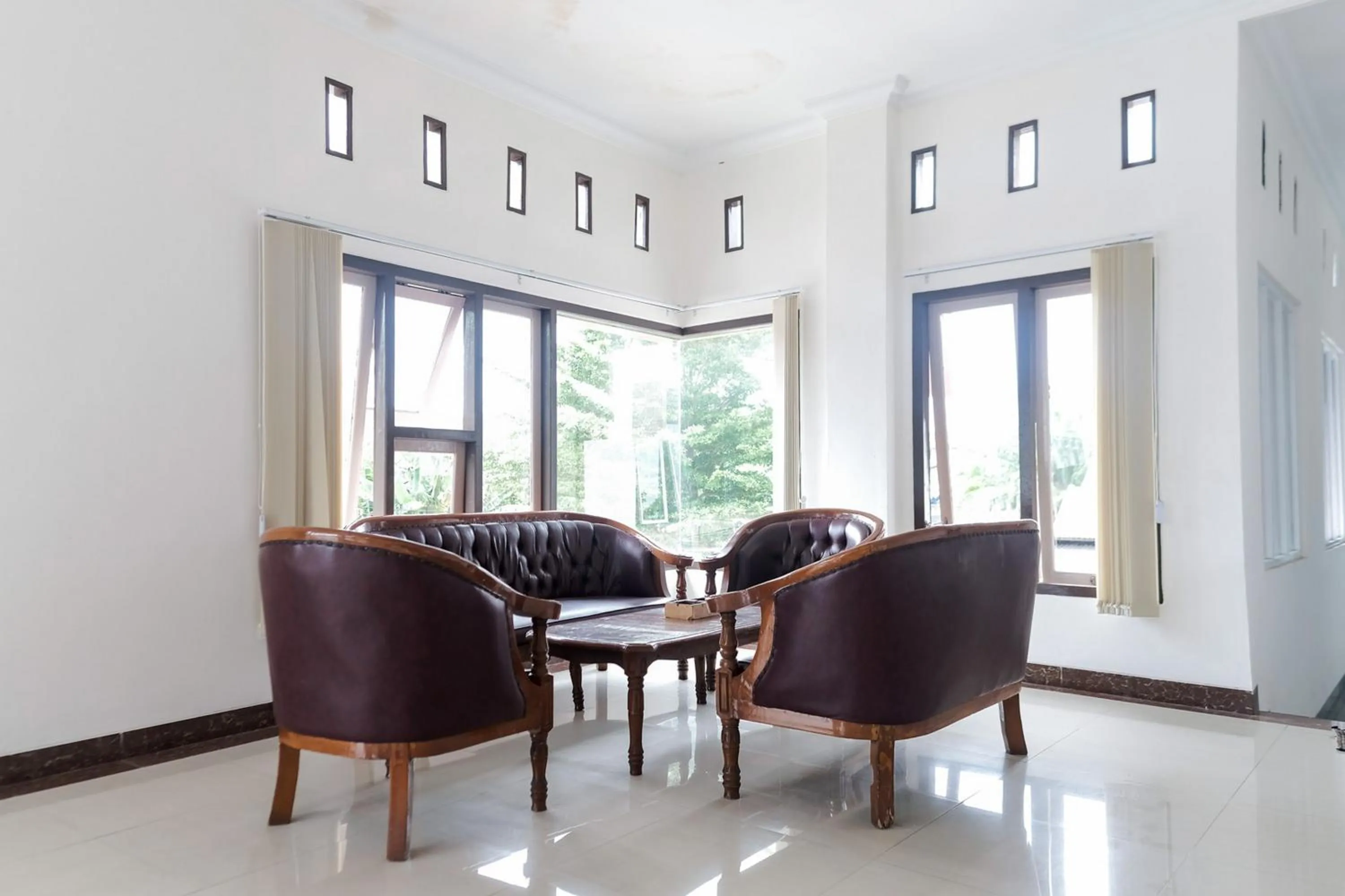 Seating area in RedDoorz Syariah @ Jalan Ir Haji Juanda Jambi