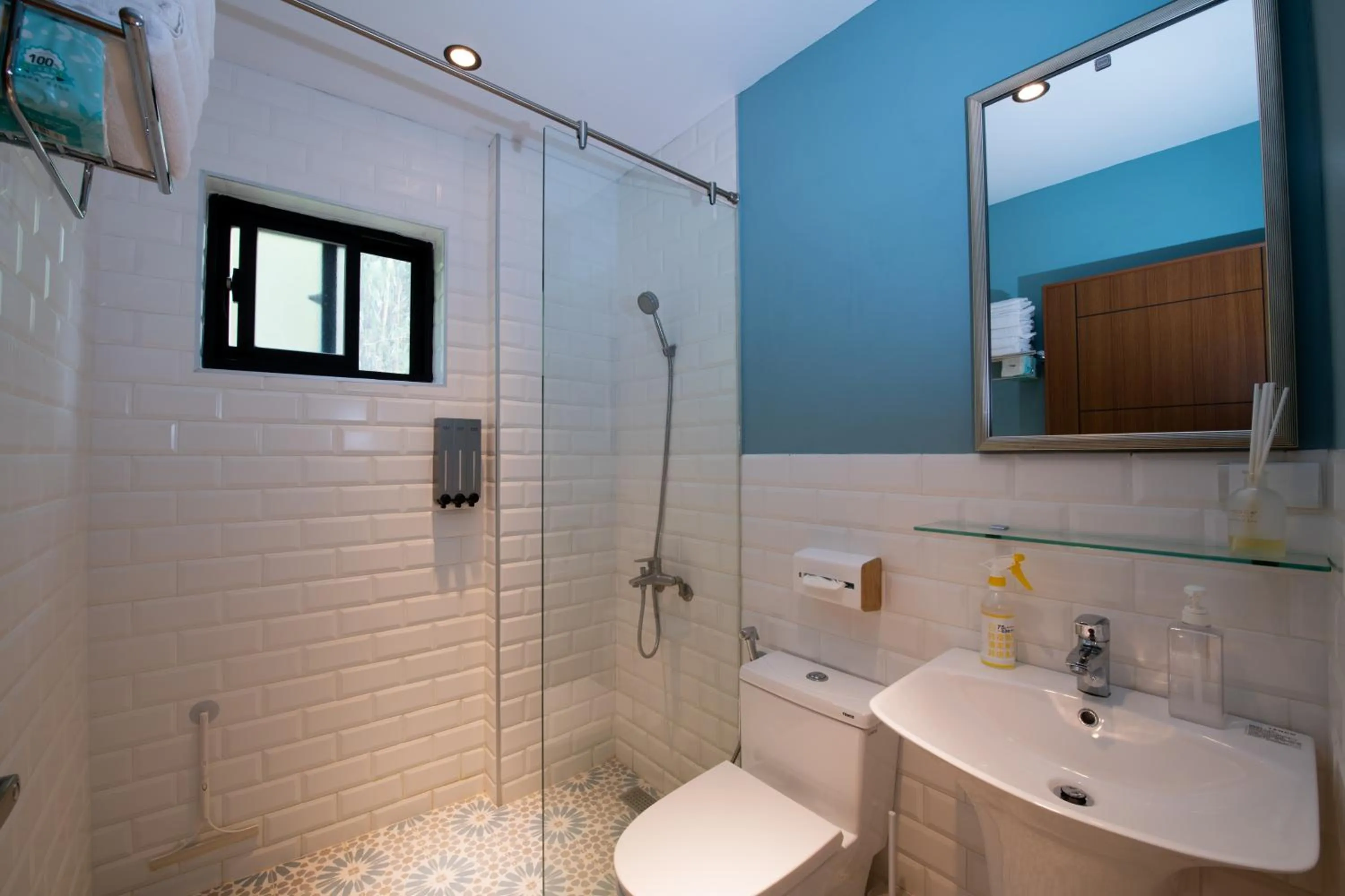 Shower in Lixia Hostel