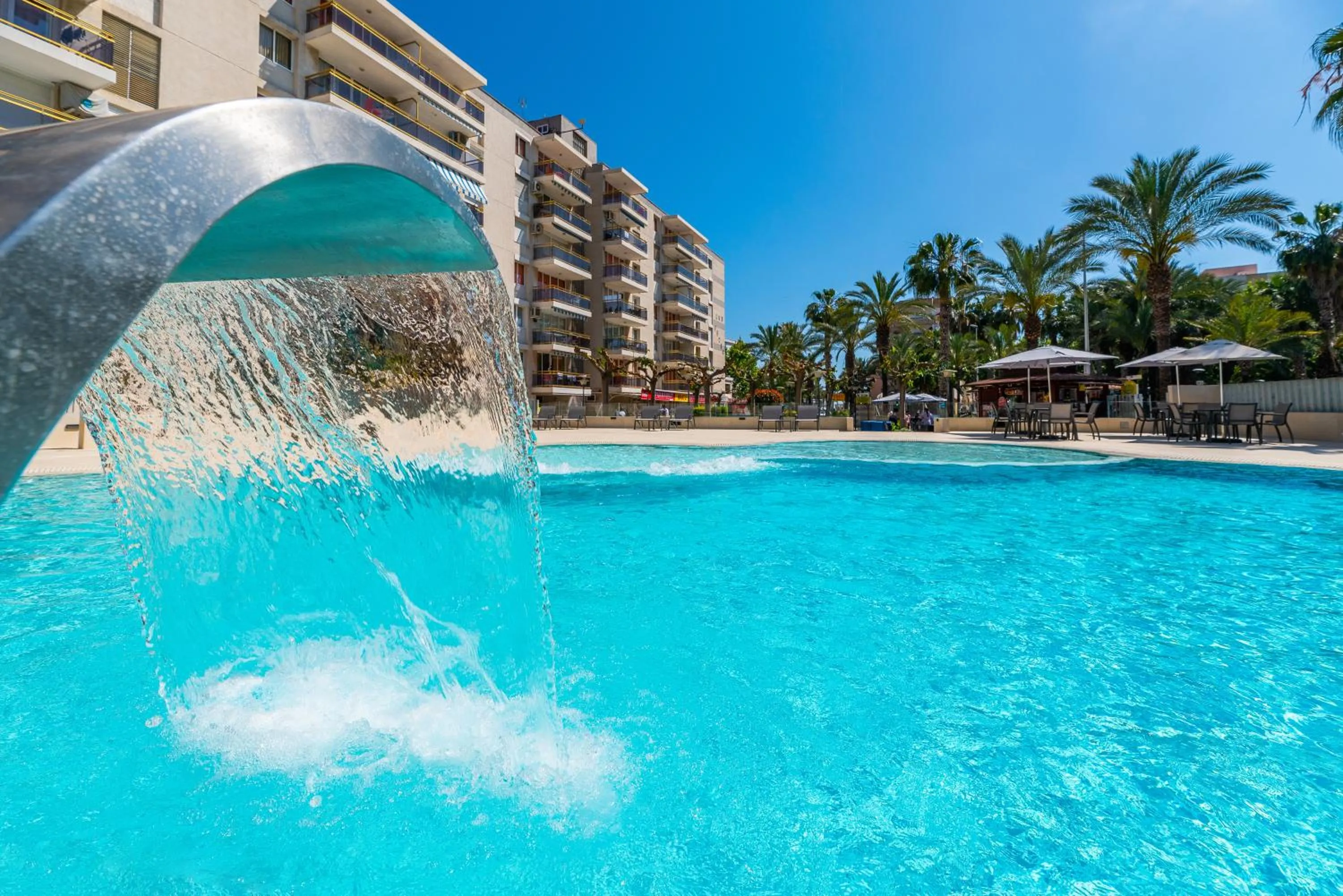 Property building in Rentalmar Salou Playa Family Suites & Pool