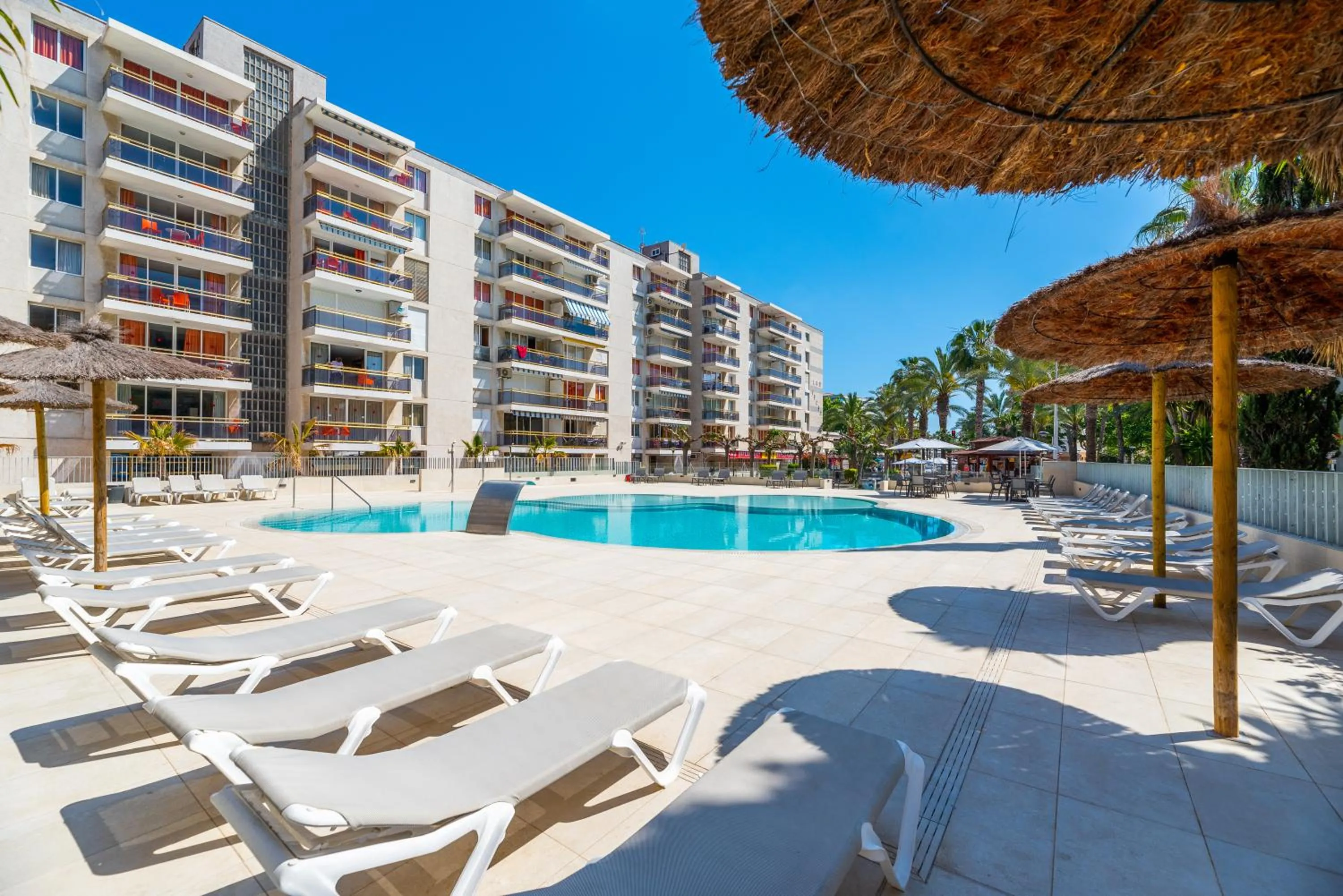 Property building in Rentalmar Salou Playa Family Suites & Pool