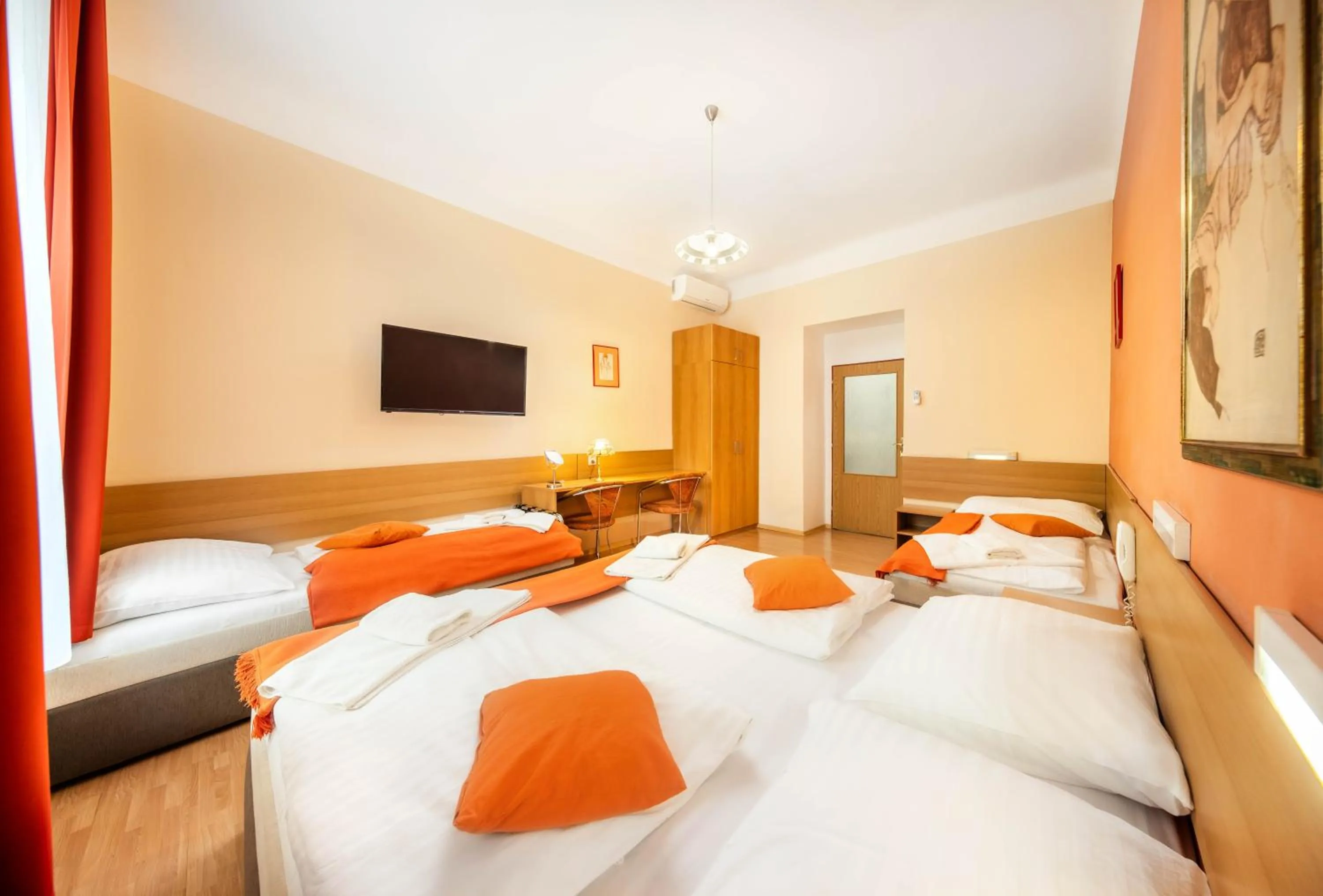 Bed in Hotel Golden City Garni