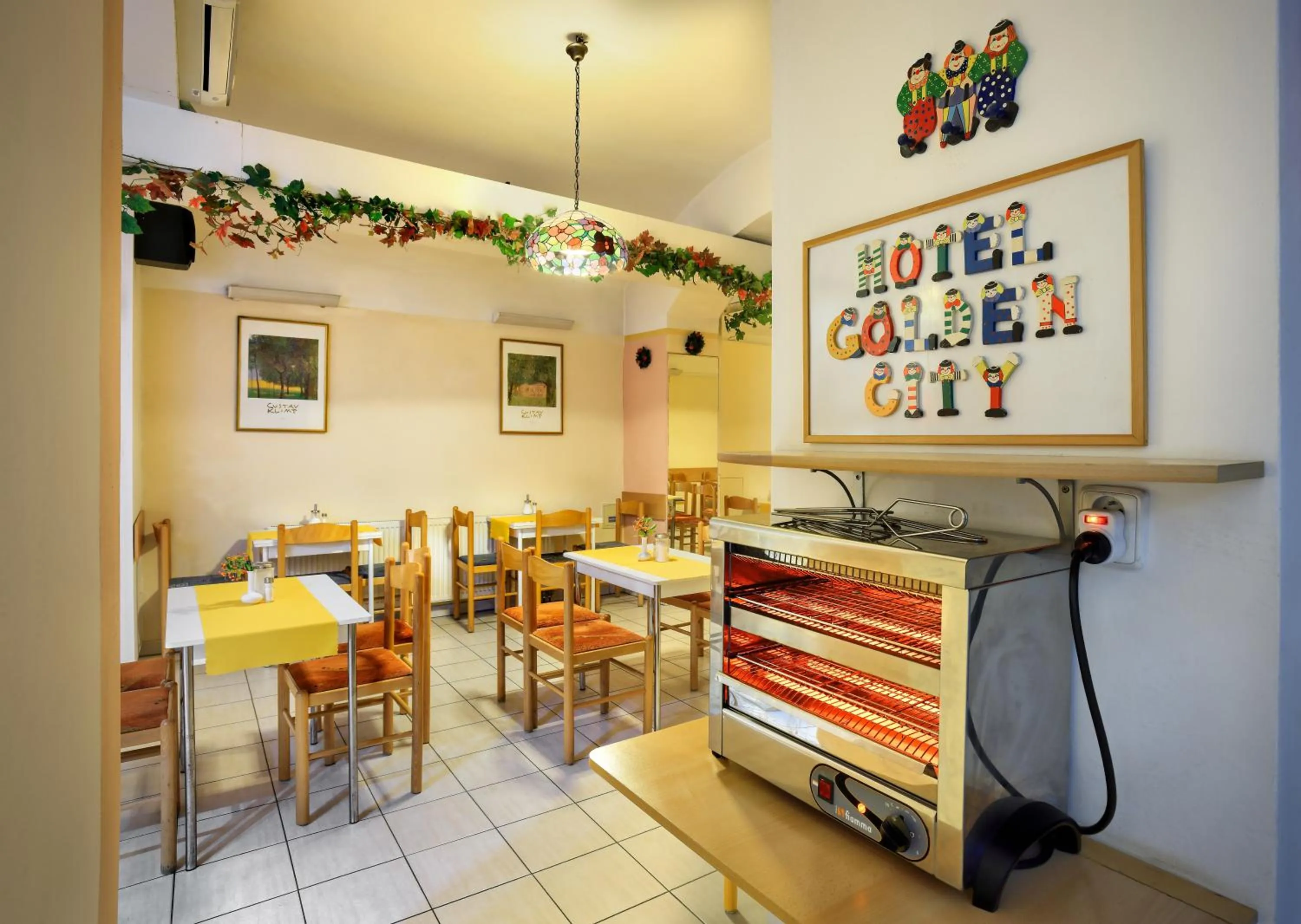 Breakfast in Hotel Golden City Garni