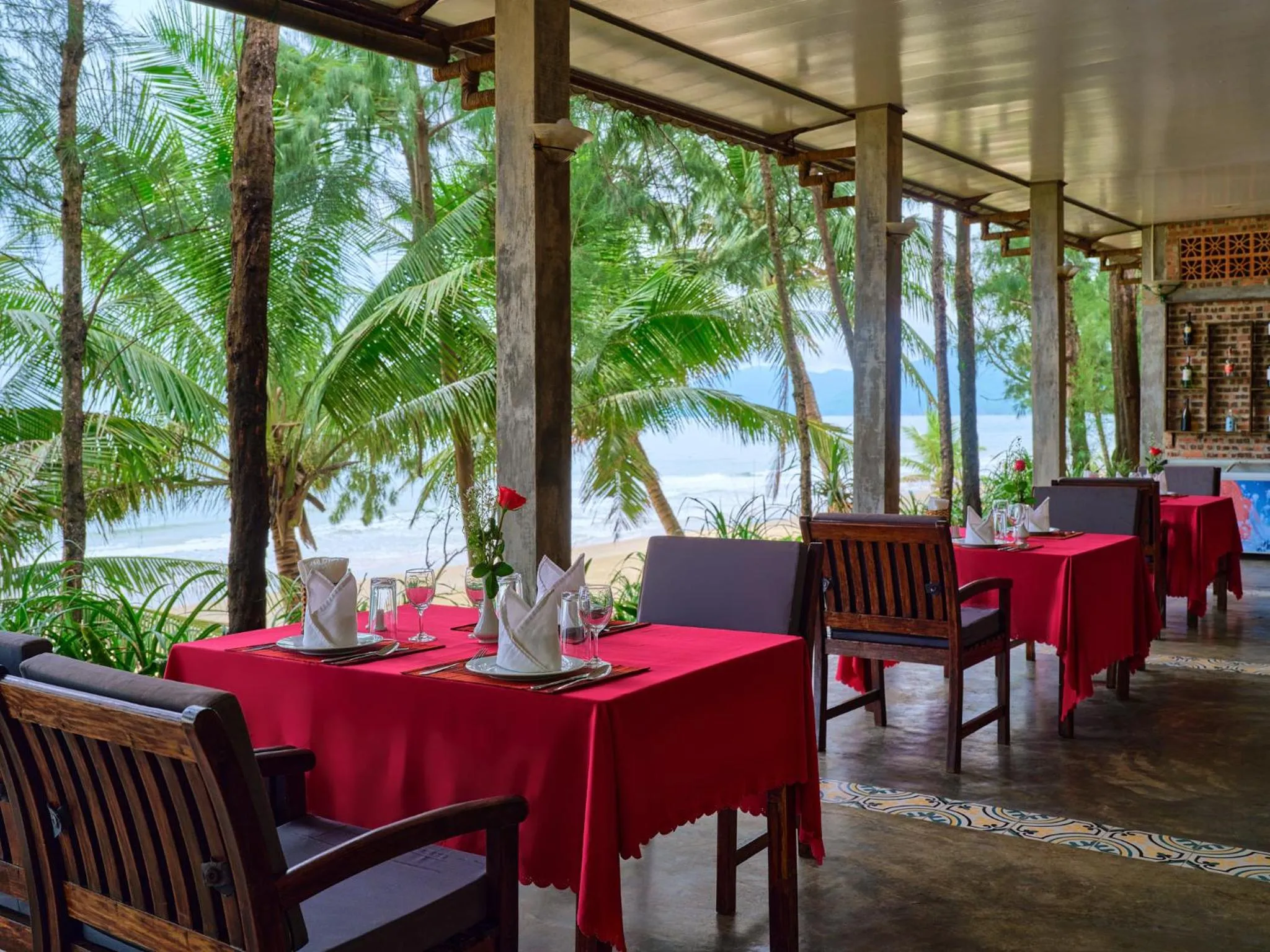 Restaurant/places to eat in Lang Co Beach Resort