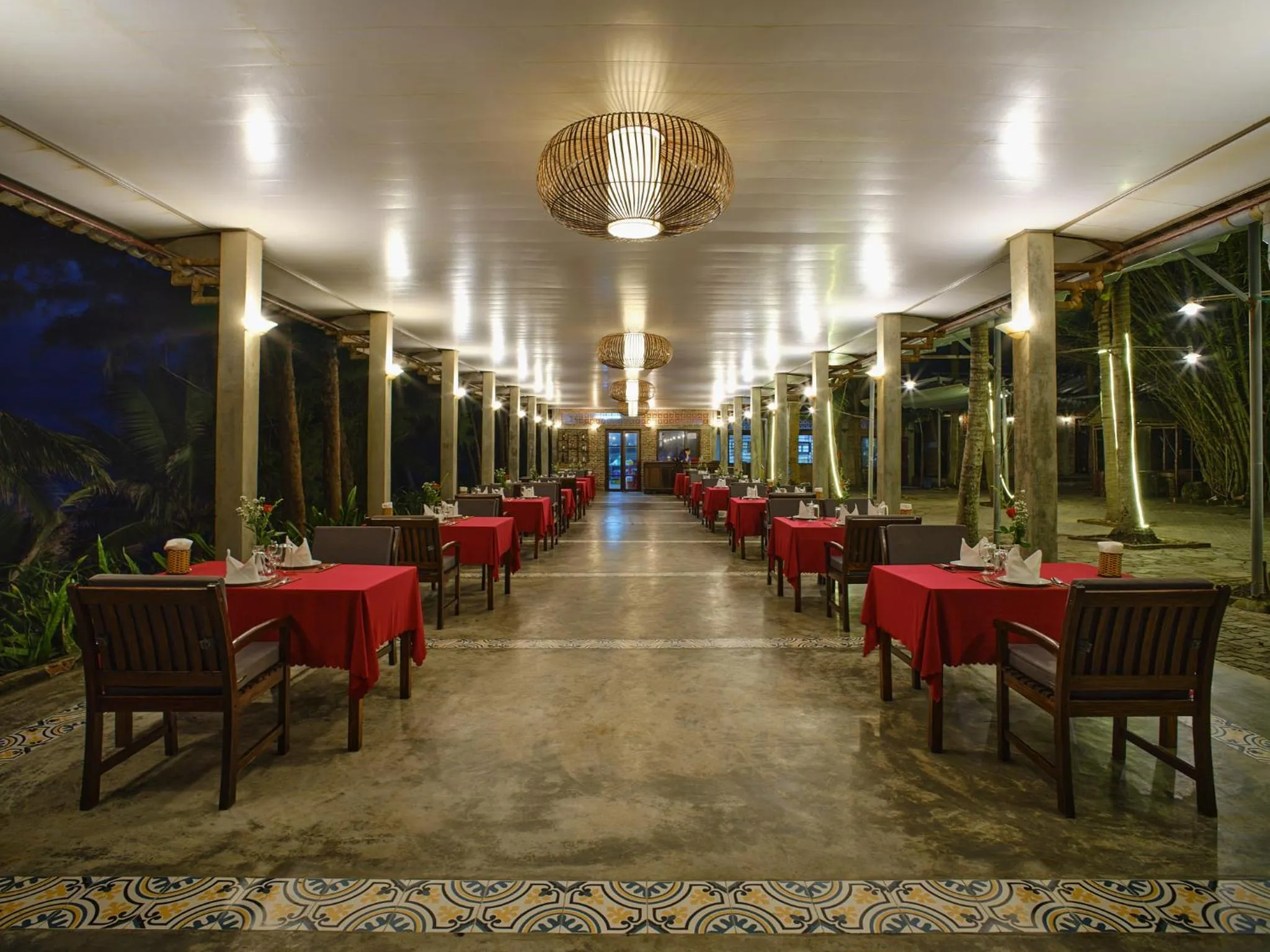 Restaurant/places to eat in Lang Co Beach Resort