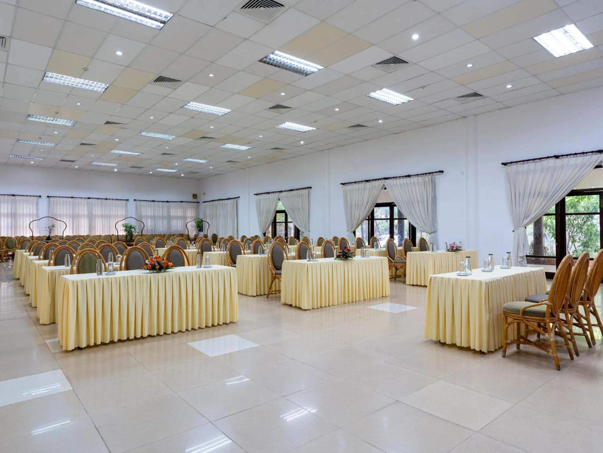 Restaurant/places to eat in Lang Co Beach Resort