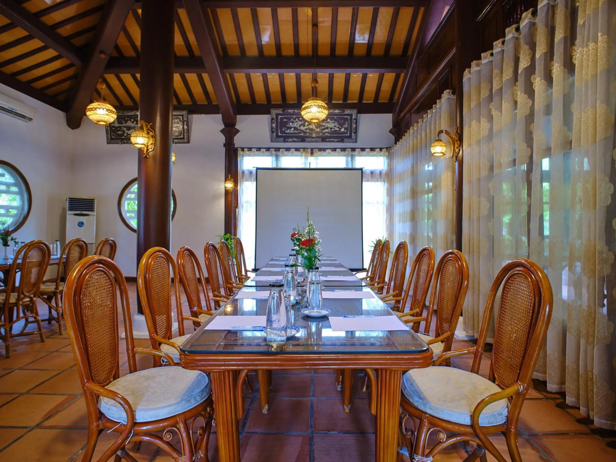 Restaurant/places to eat in Lang Co Beach Resort