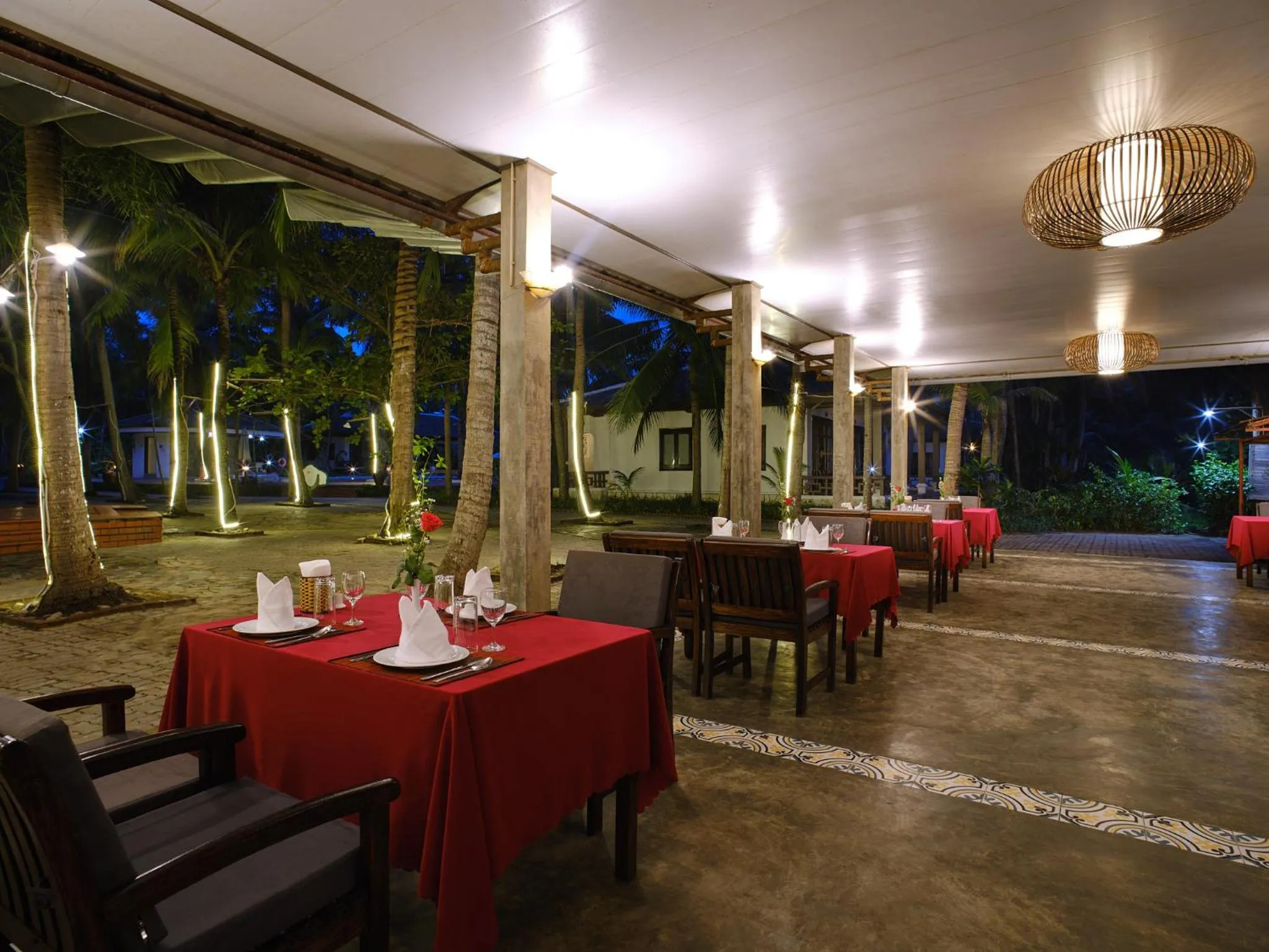 Restaurant/places to eat in Lang Co Beach Resort