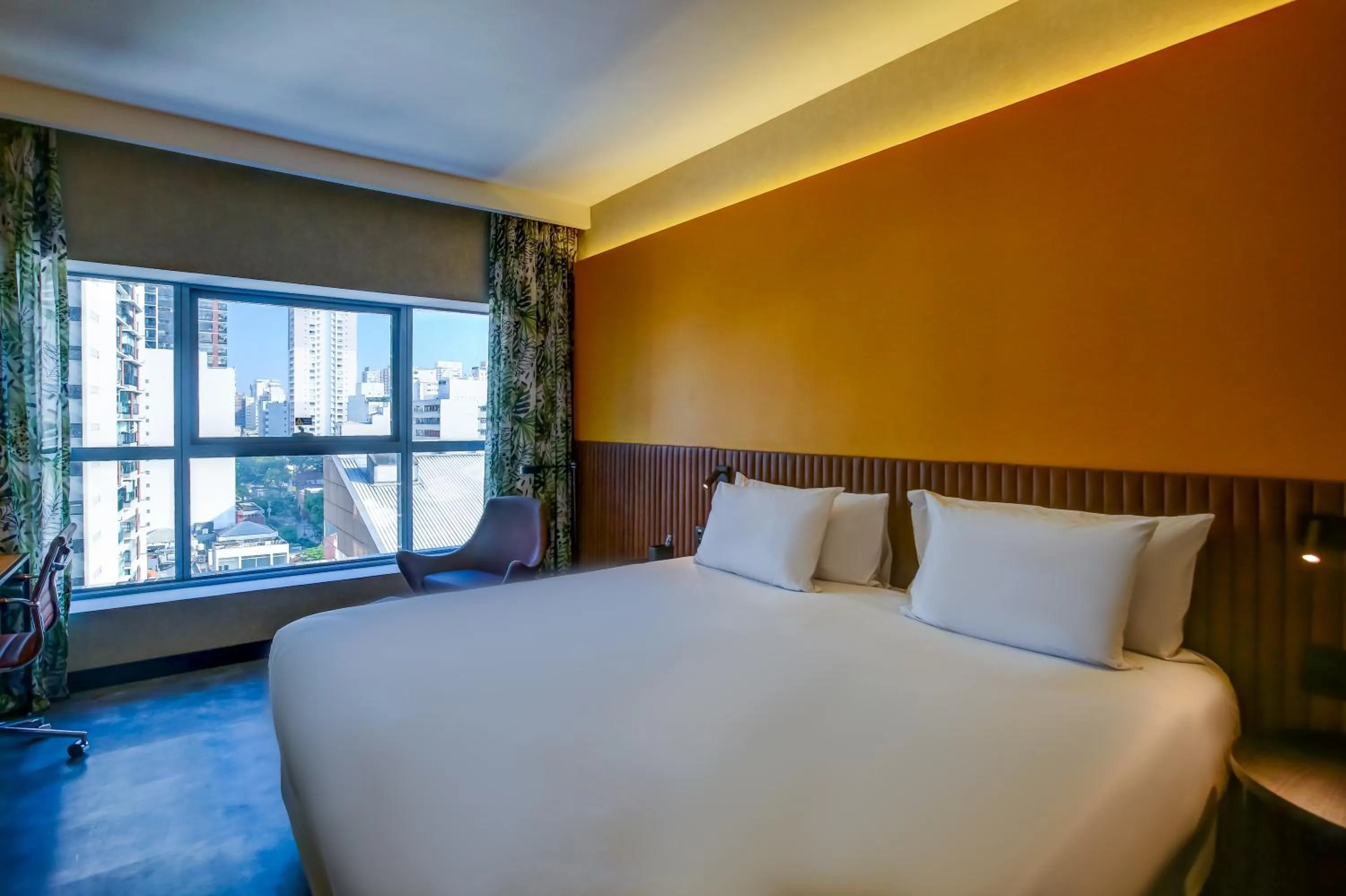 Bedroom, Bed in Hilton Garden Inn Rebouças