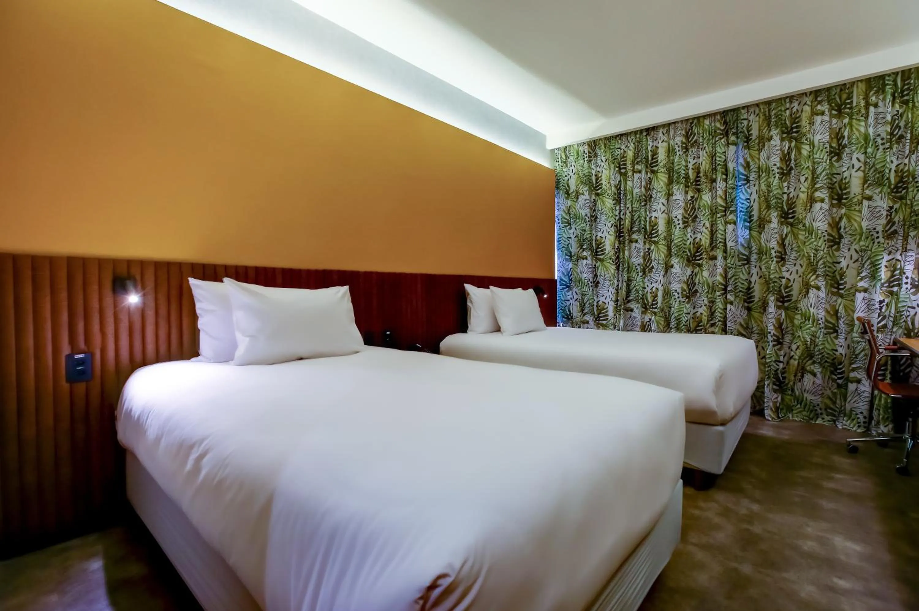 Bedroom, Bed in Hilton Garden Inn Rebouças