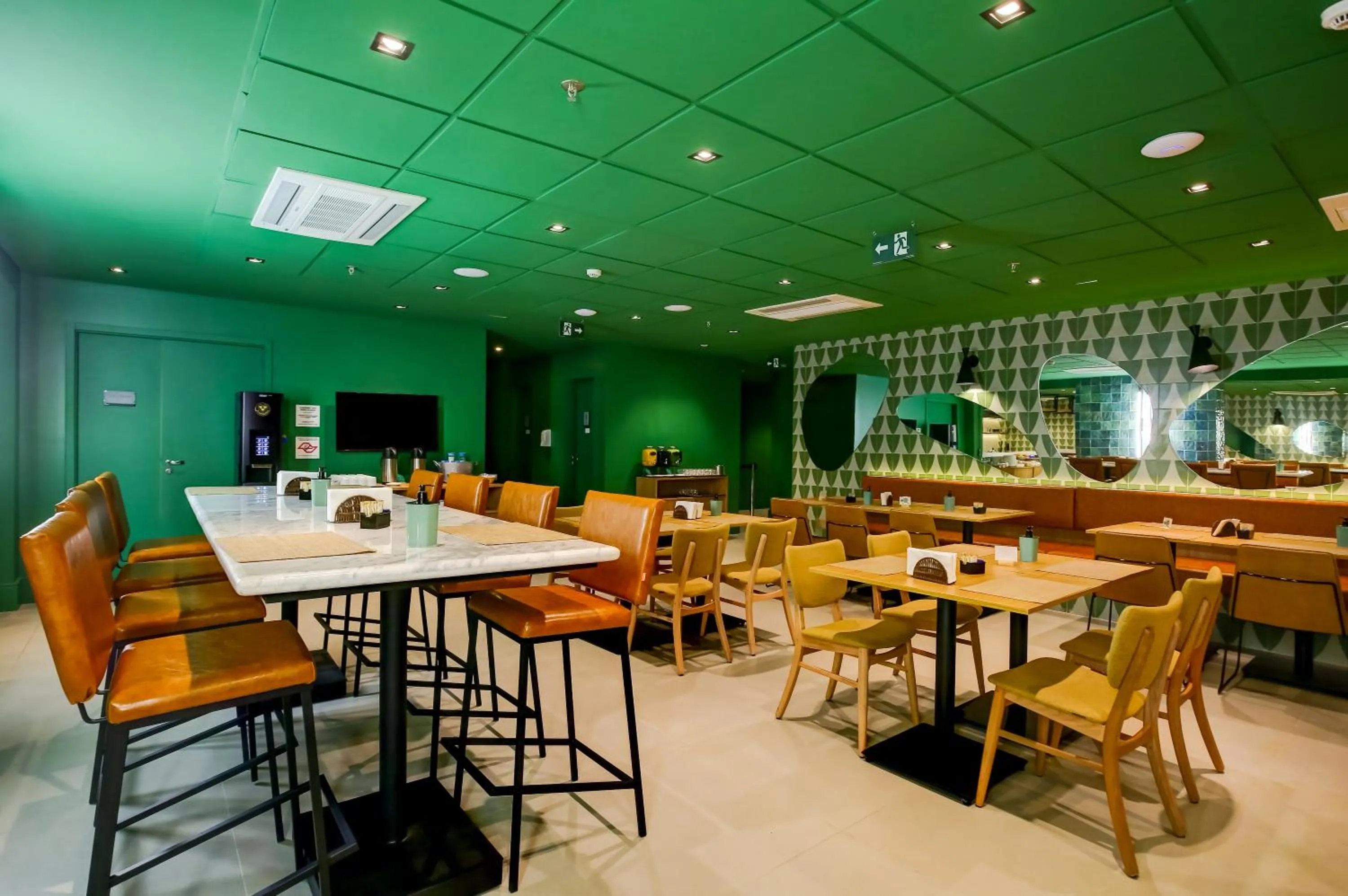 Restaurant/places to eat in Hilton Garden Inn Rebouças