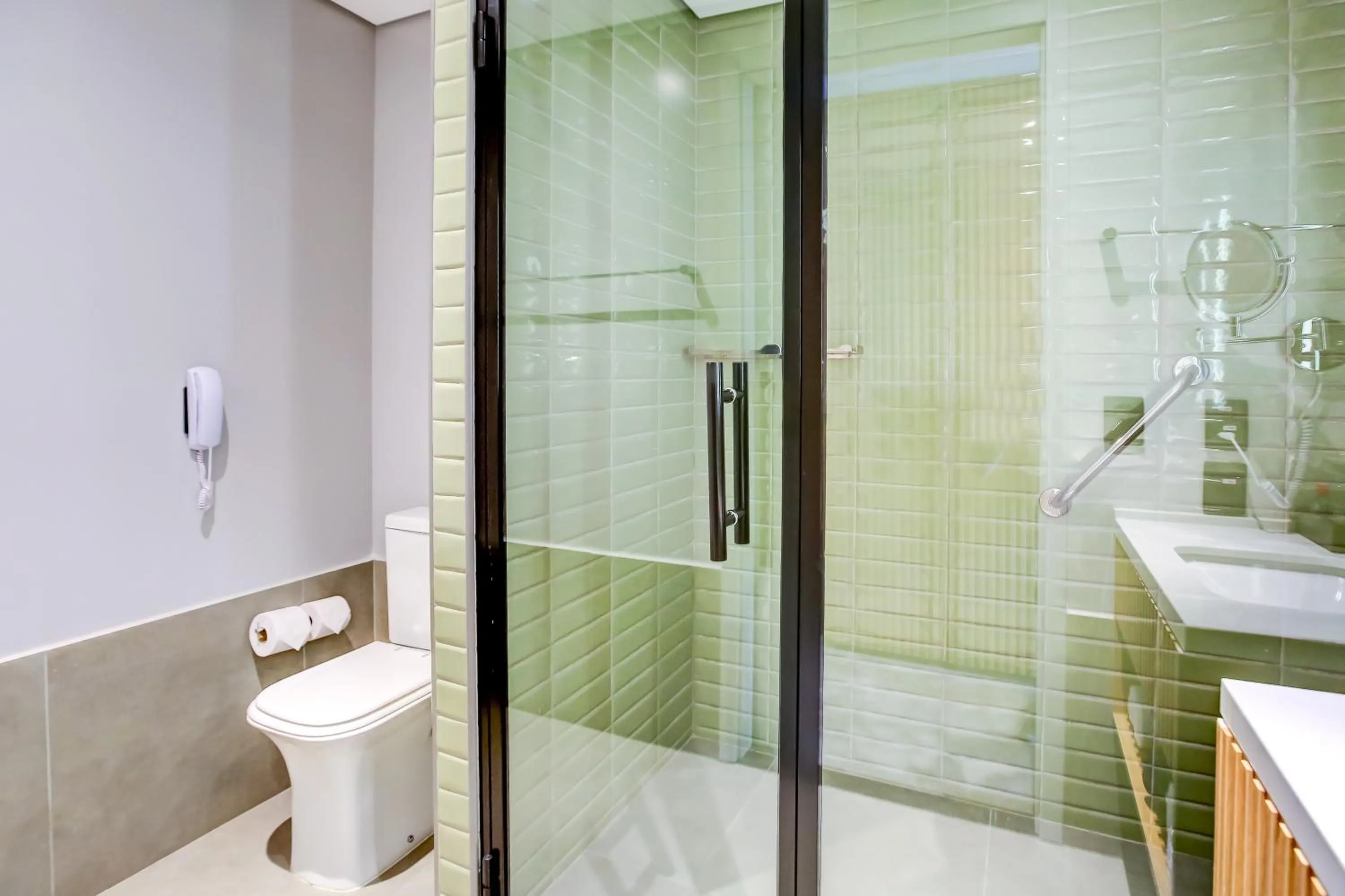 Bathroom in Hilton Garden Inn Rebouças