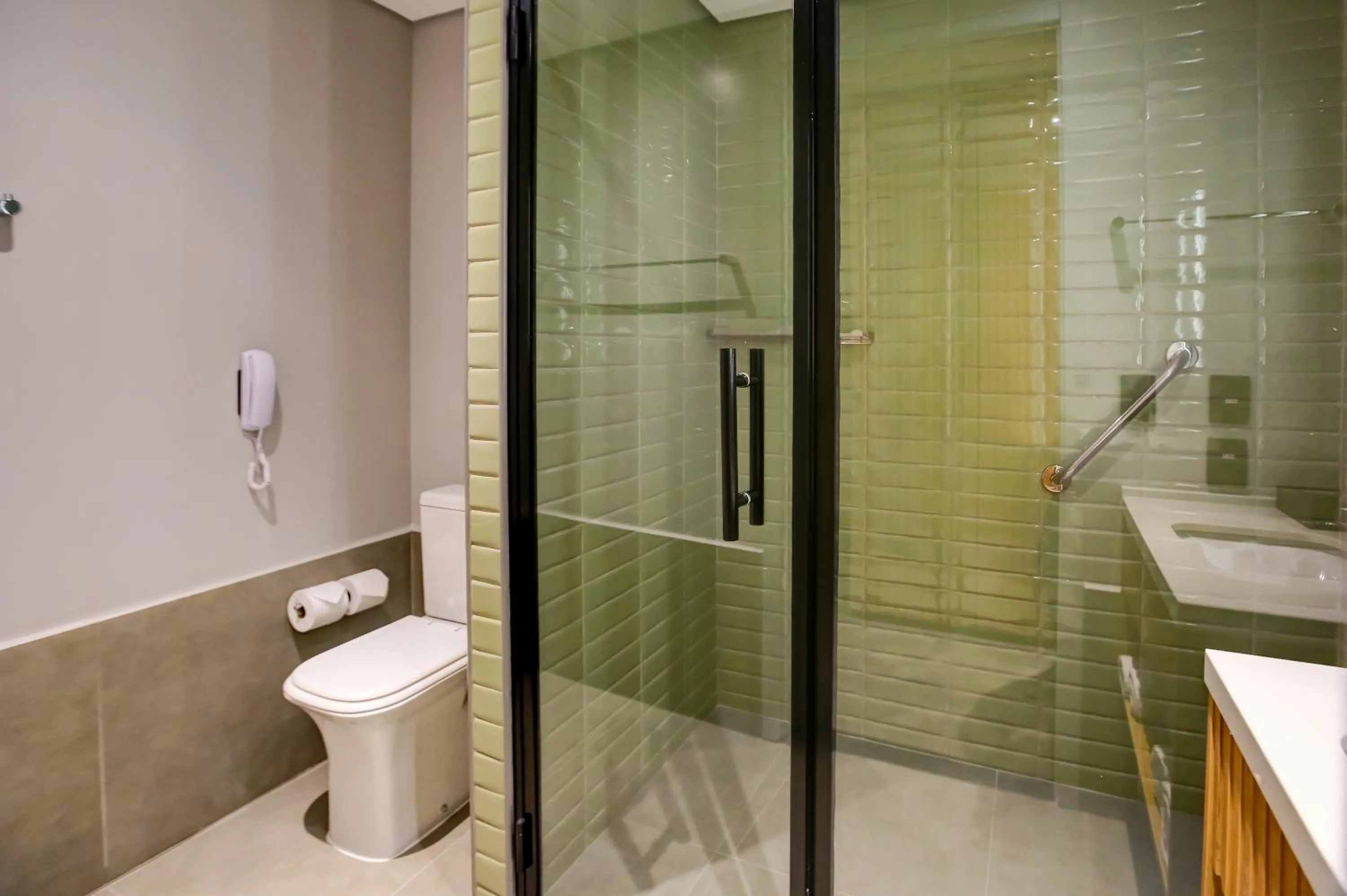 Bathroom in Hilton Garden Inn Rebouças