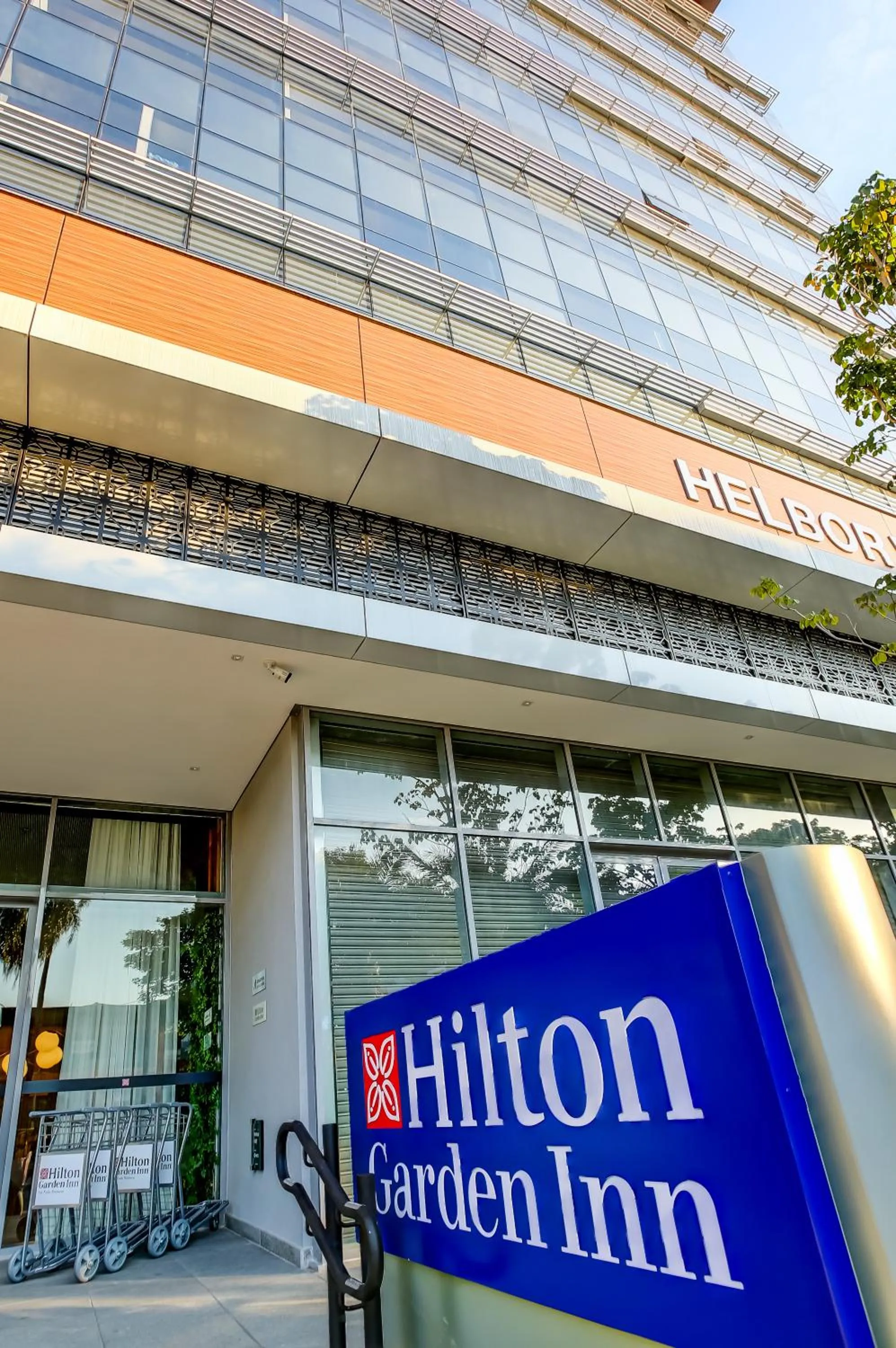 Property building in Hilton Garden Inn Rebouças
