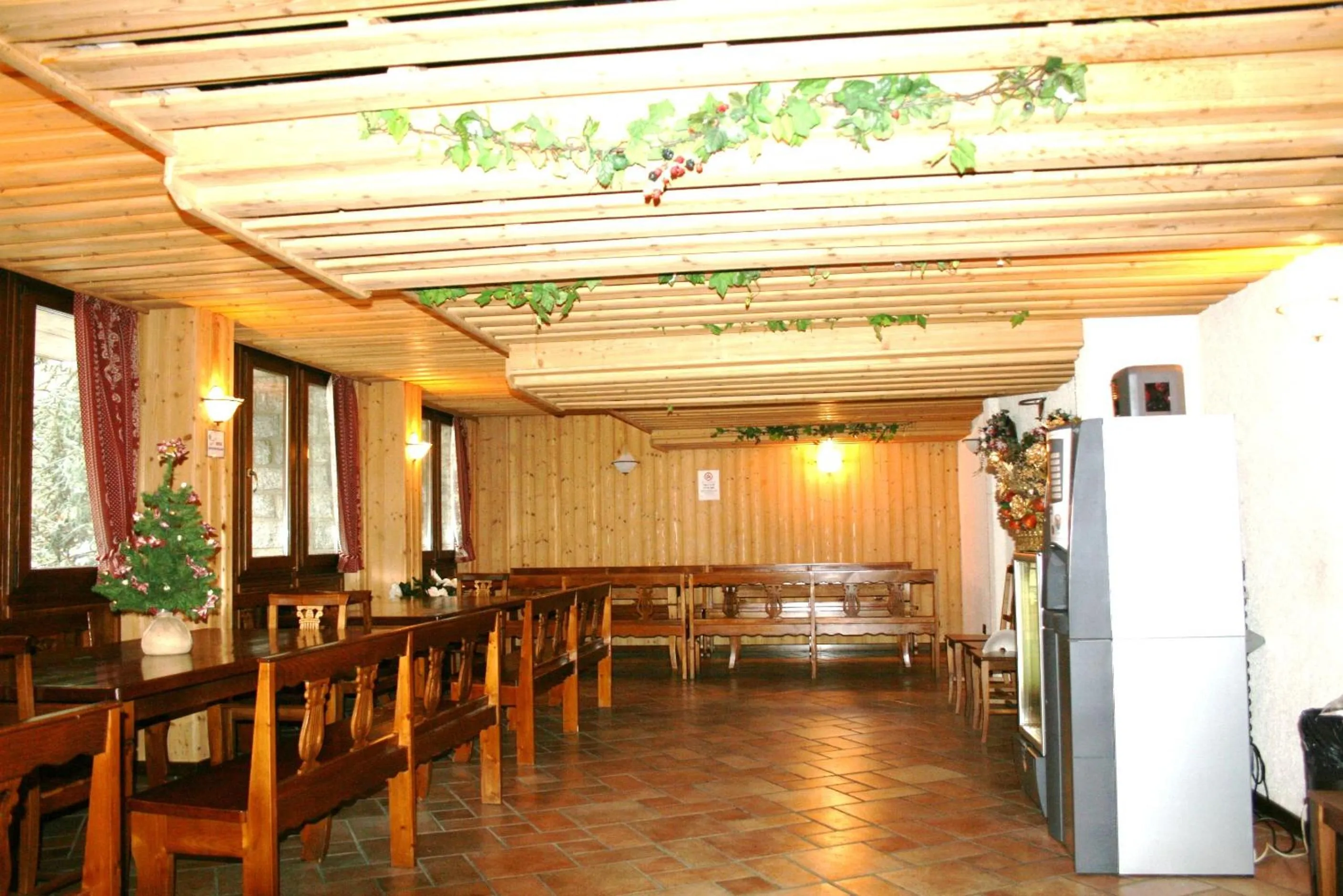 Restaurant/places to eat in Residence Mirelladue