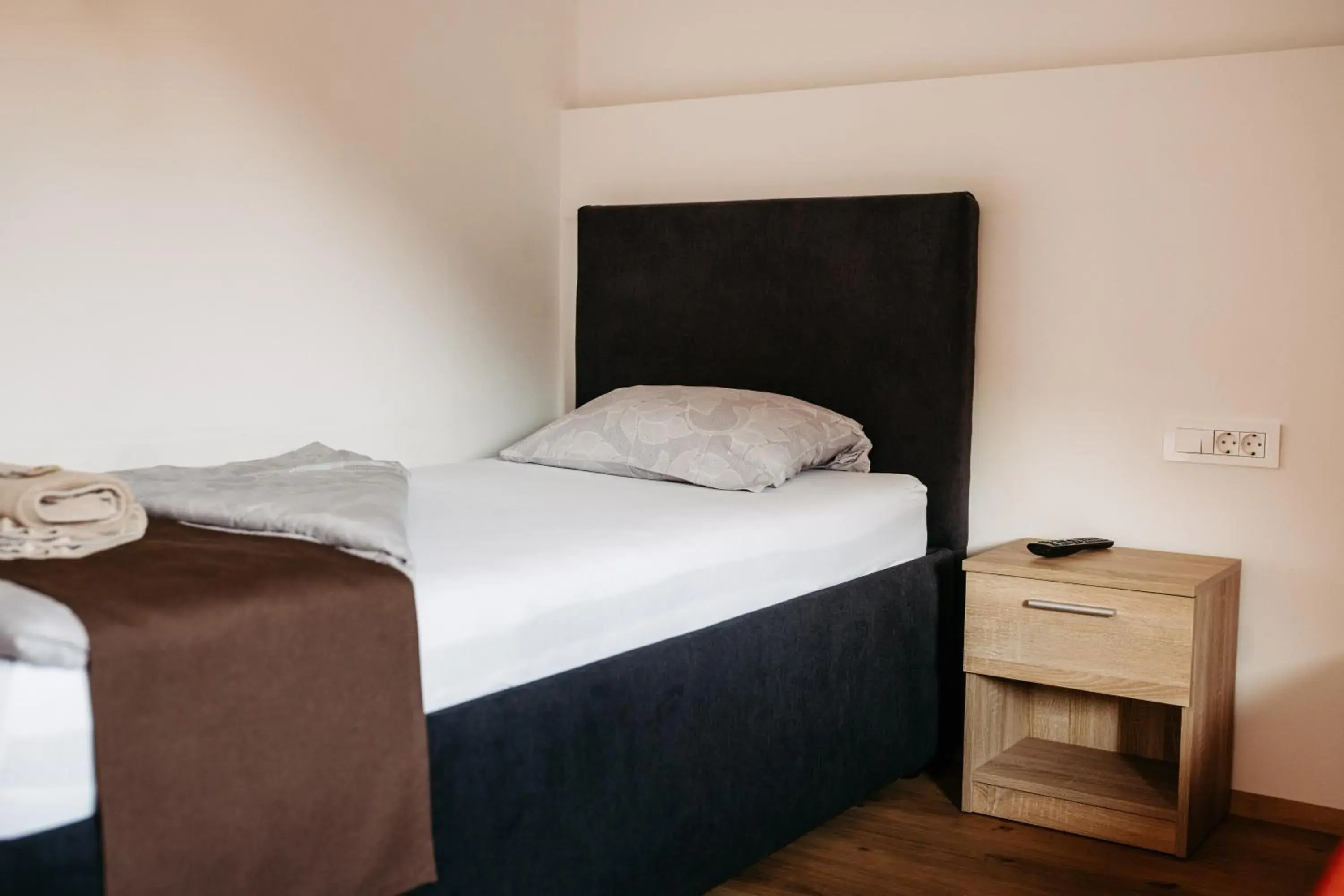 Budget Twin Room in Hotel Murat Budget Twin Room in Hotel Murat