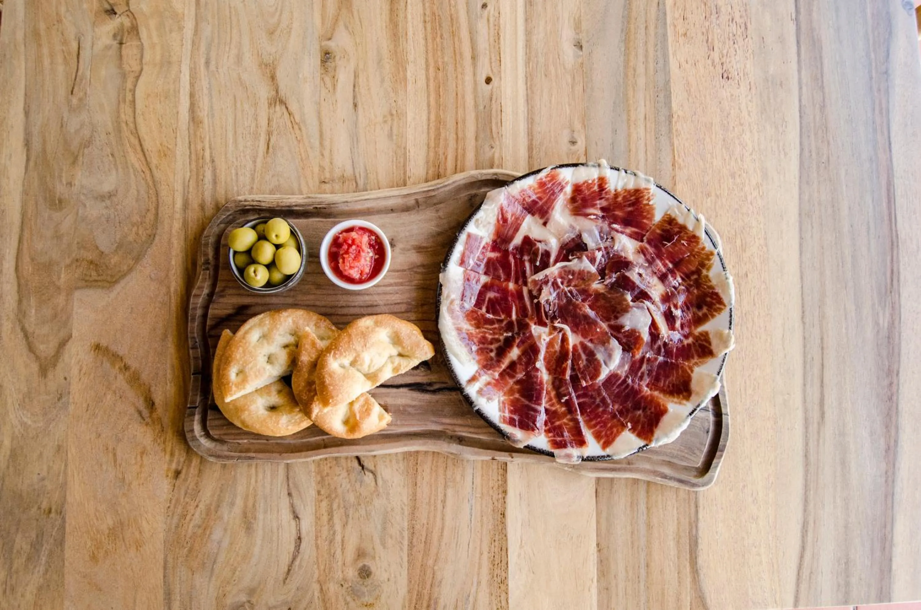 Restaurant/places to eat in Hábitat Cigüeña Negra