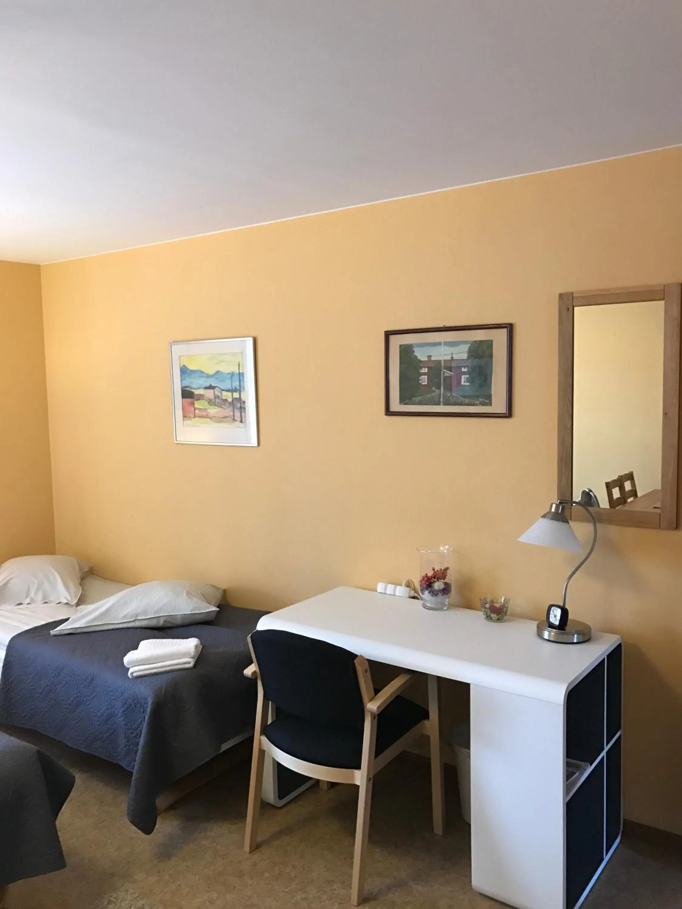 Photo of the whole room, Bed in Hedemora Logi