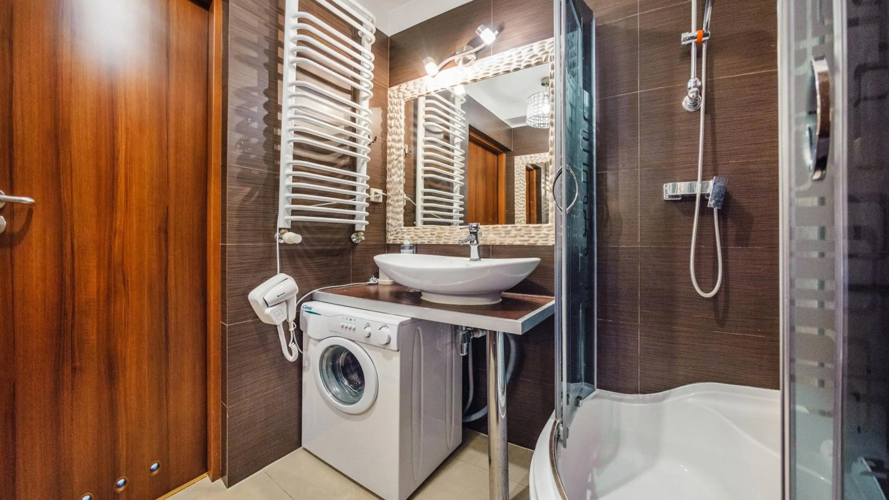Shower in Villa Klif, Sun & Snow