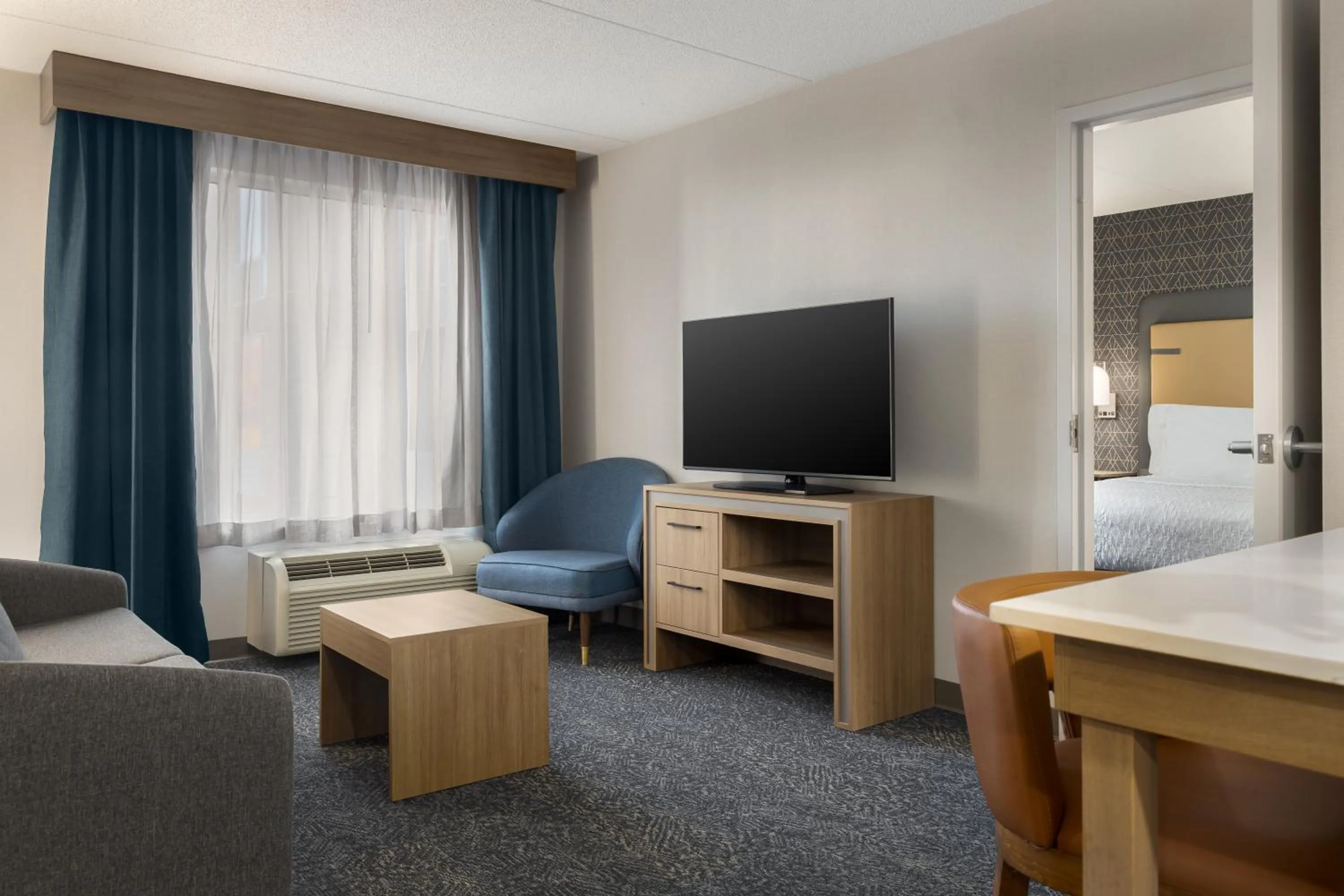 TV and multimedia in Homewood Suites by Hilton Toronto-Ajax