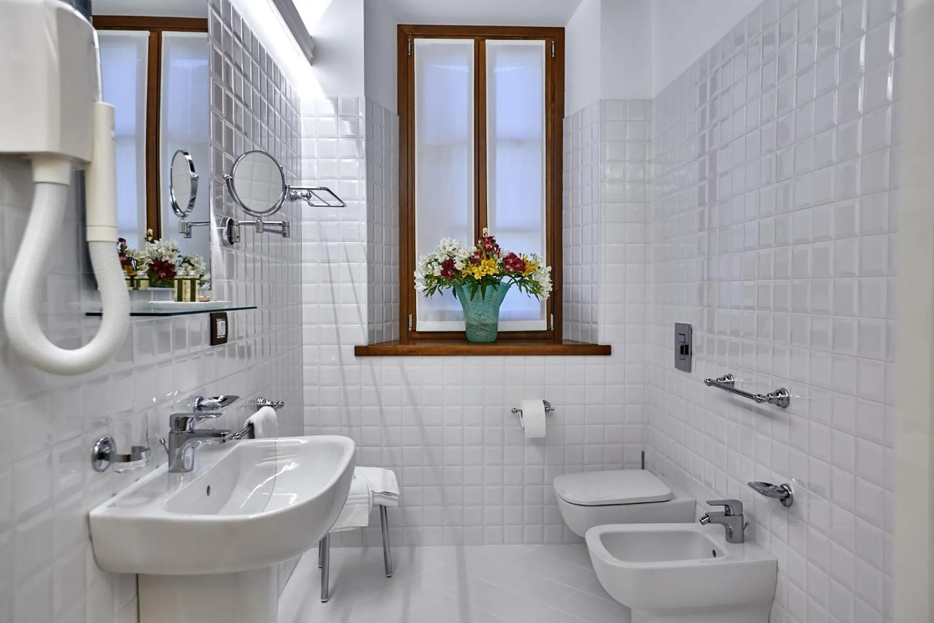 Bathroom in Albergo Trattoria Il Leone