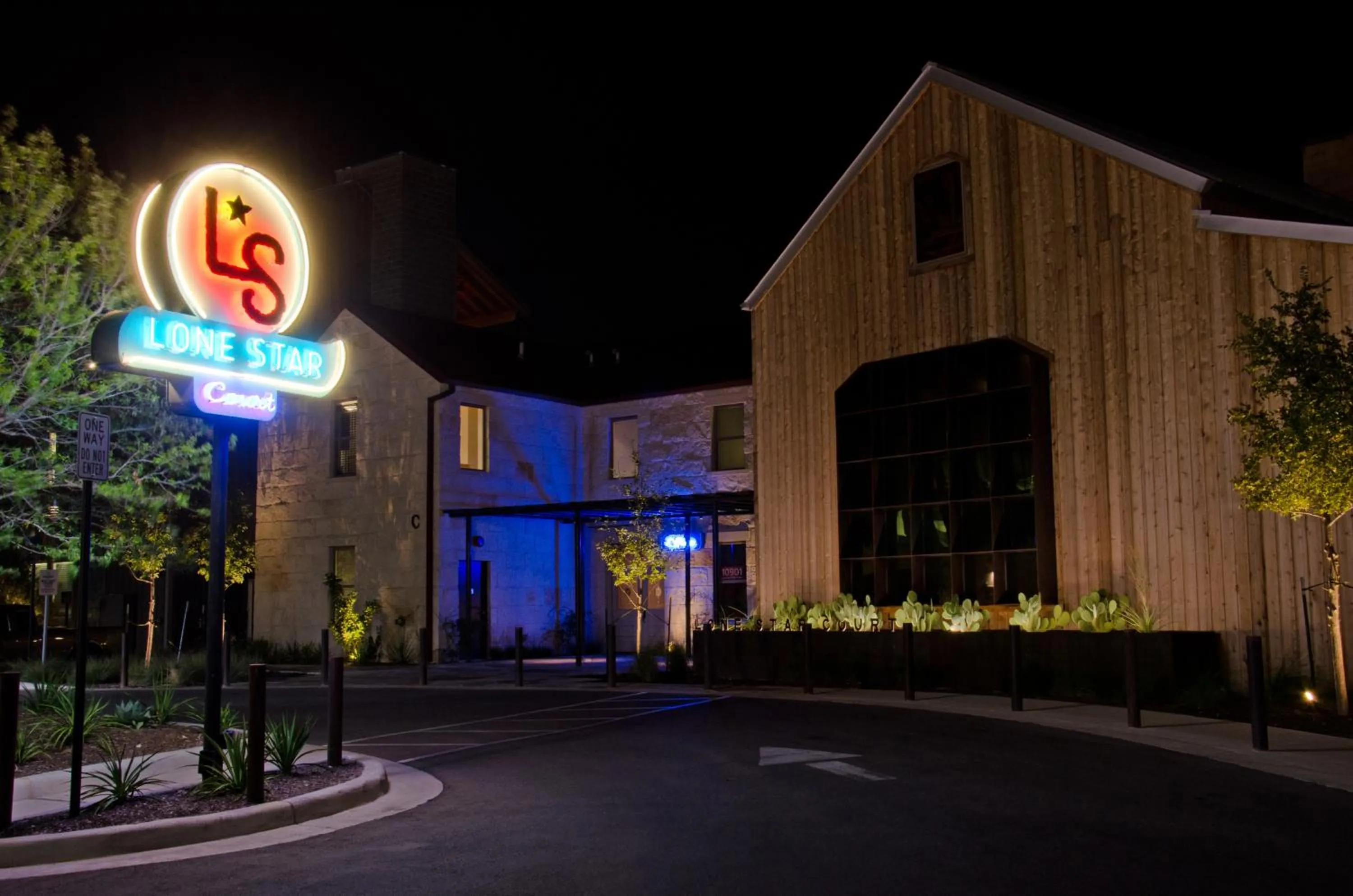 Facade/entrance in Lone Star Court, by Valencia Hotel Collection