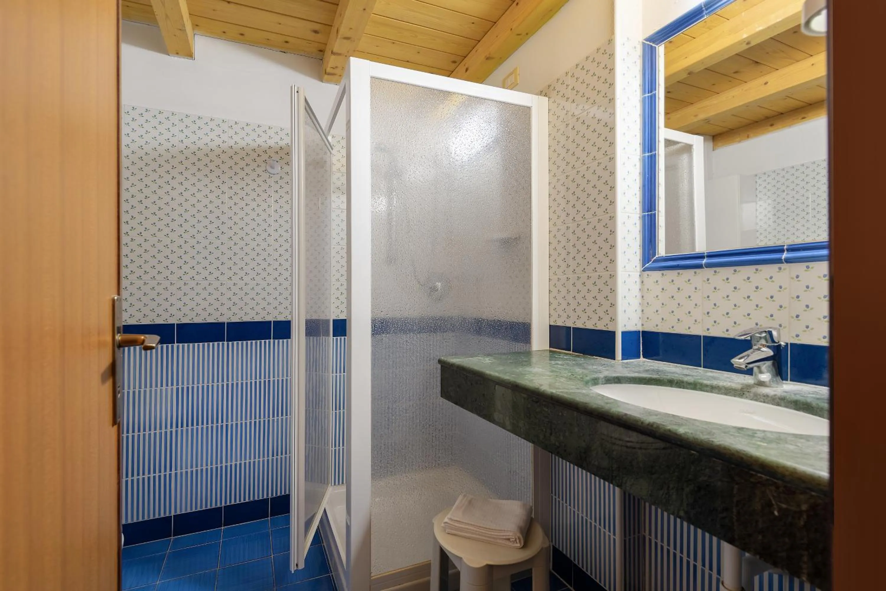 Bathroom in Hotel Palme & Suite