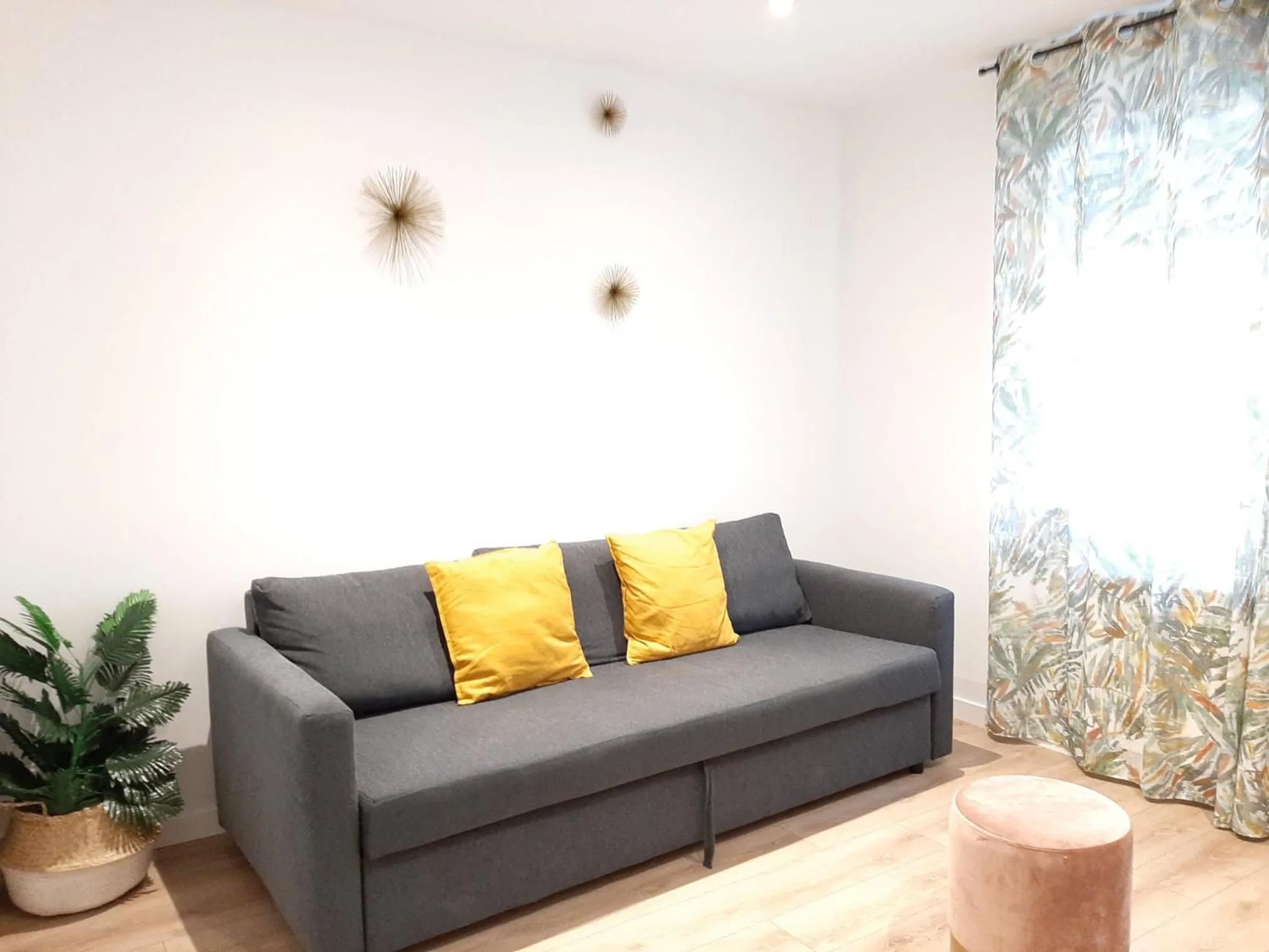 Living room in Apartamentos Celestina by gaiarooms