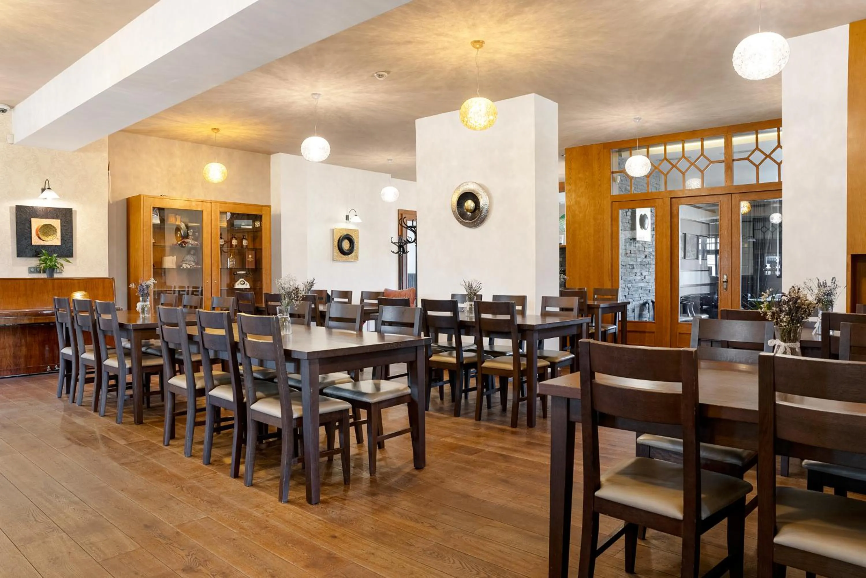 Restaurant/places to eat in Hotel Franz