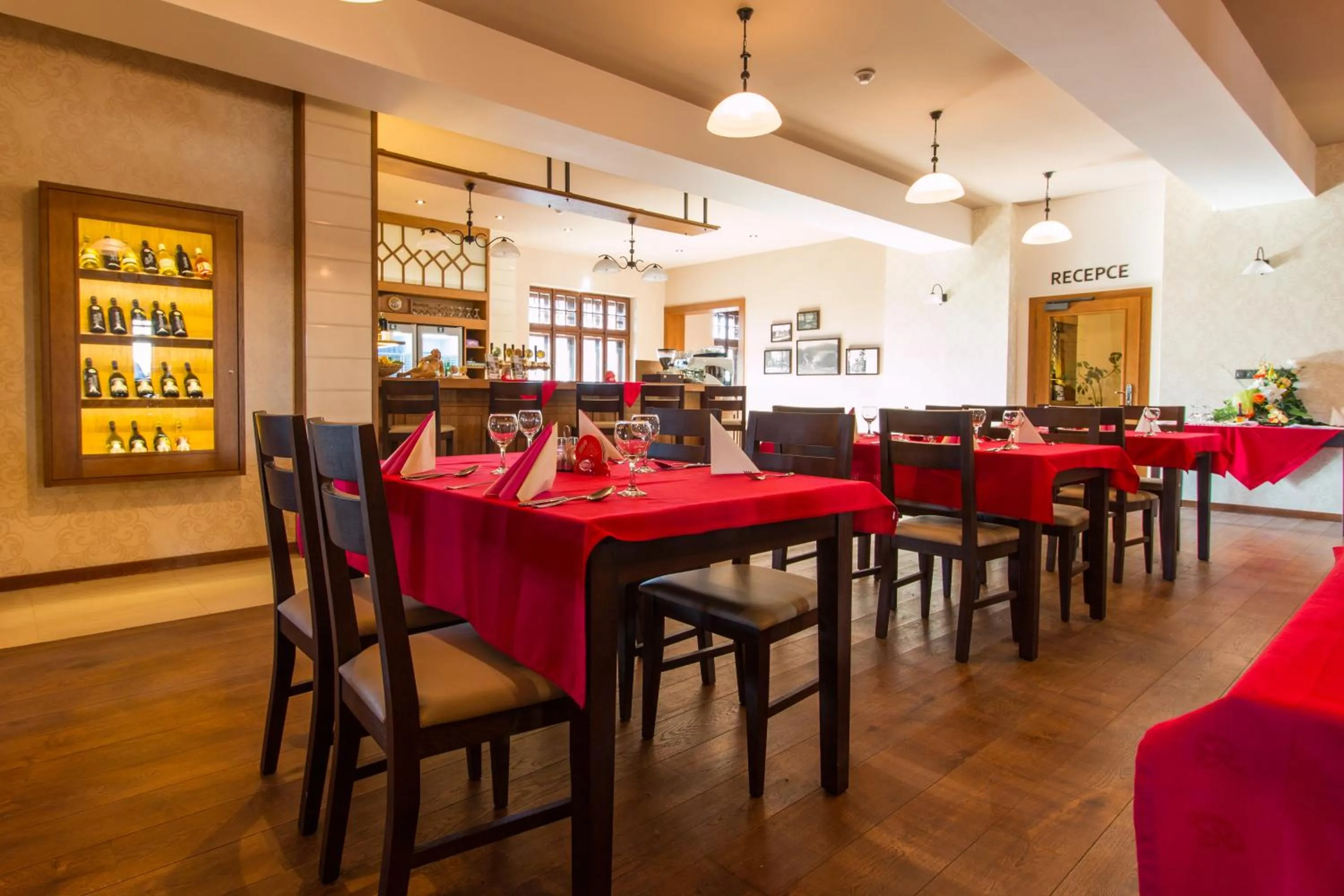 Restaurant/places to eat in Hotel Franz