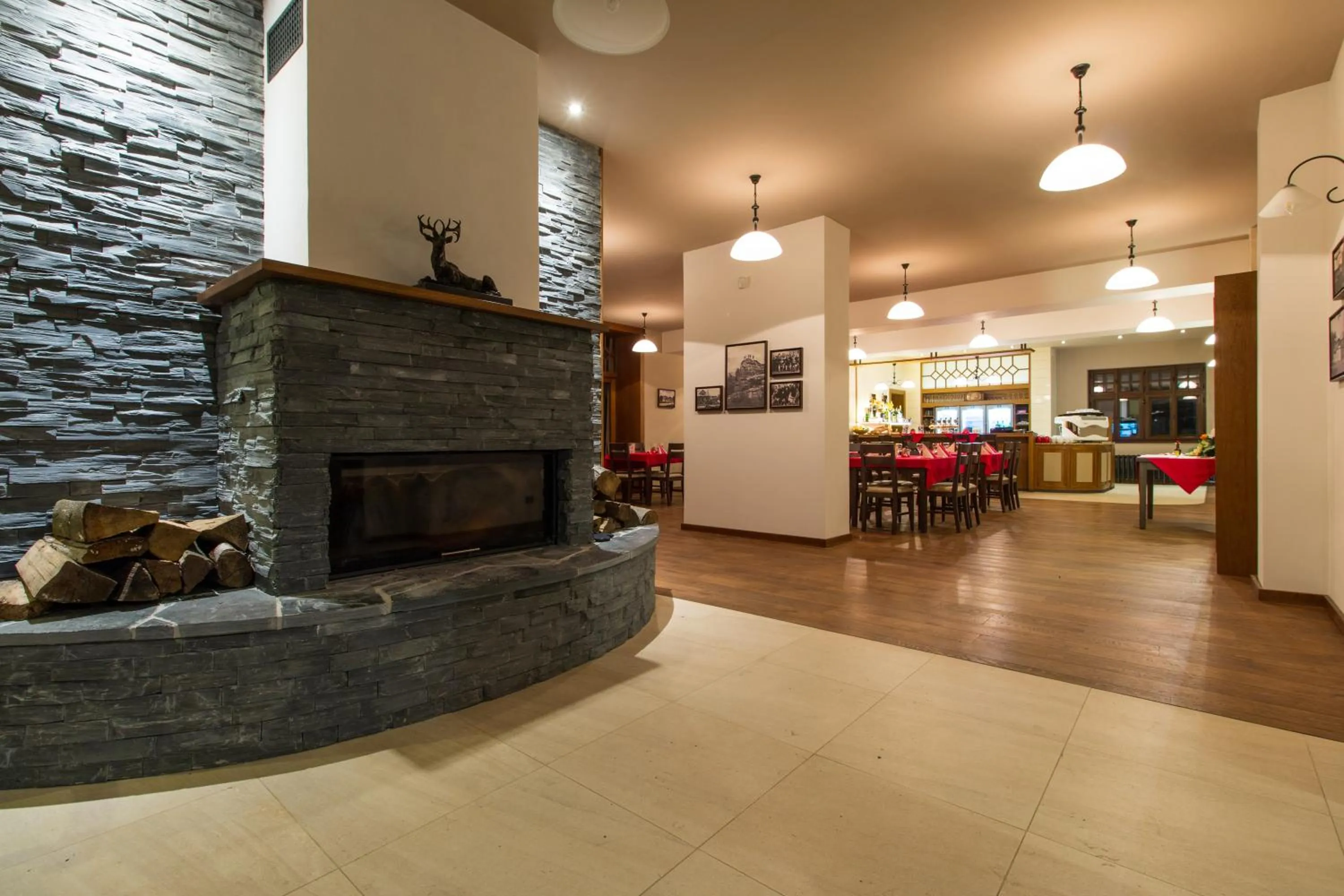 Restaurant/places to eat in Hotel Franz