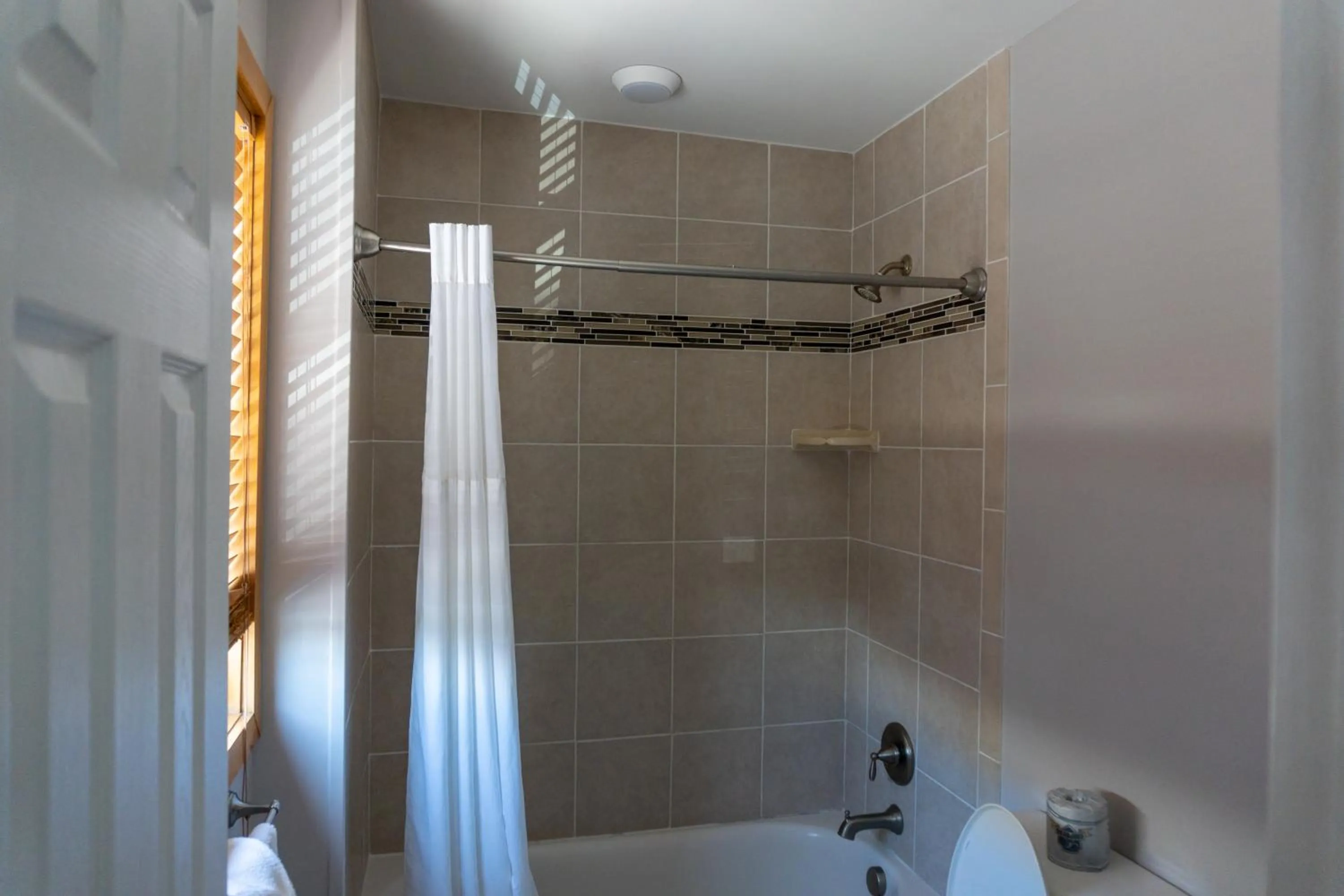 Shower in Beach Walk Hotel