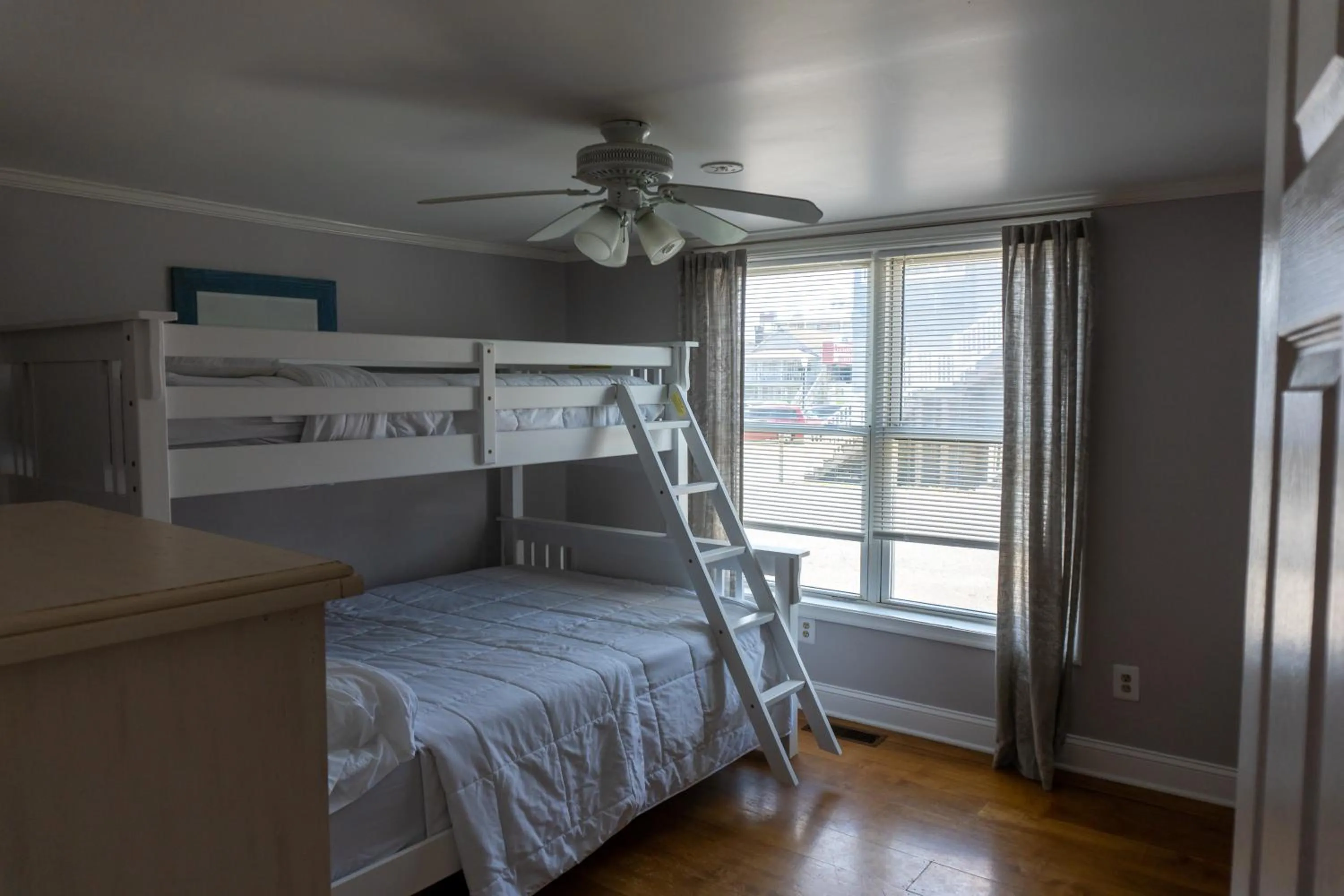 Bedroom, Bed in Beach Walk Hotel