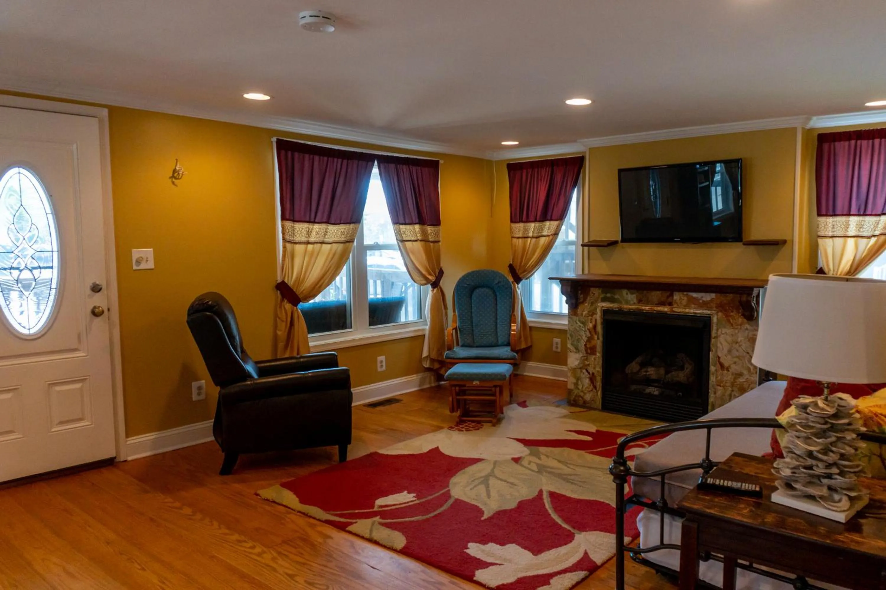 TV and multimedia in Beach Walk Hotel