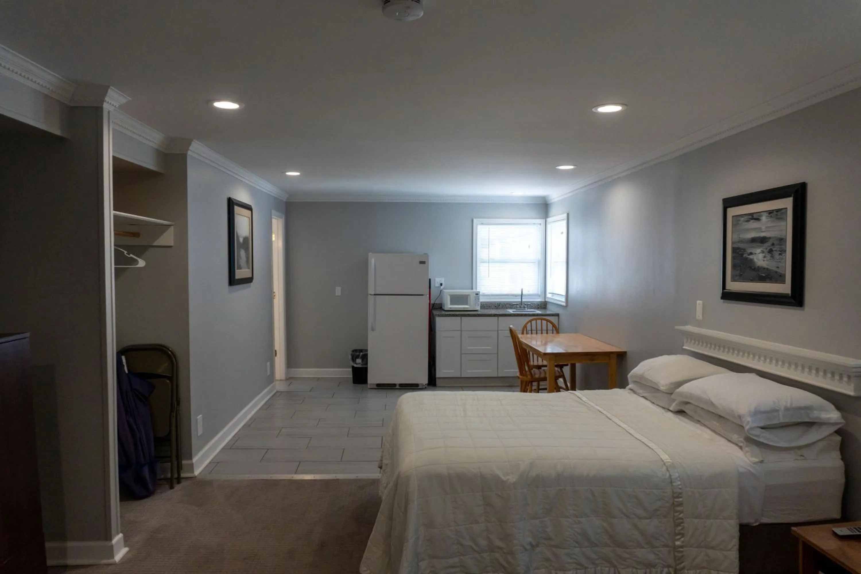 Bedroom, Bed in Beach Walk Hotel