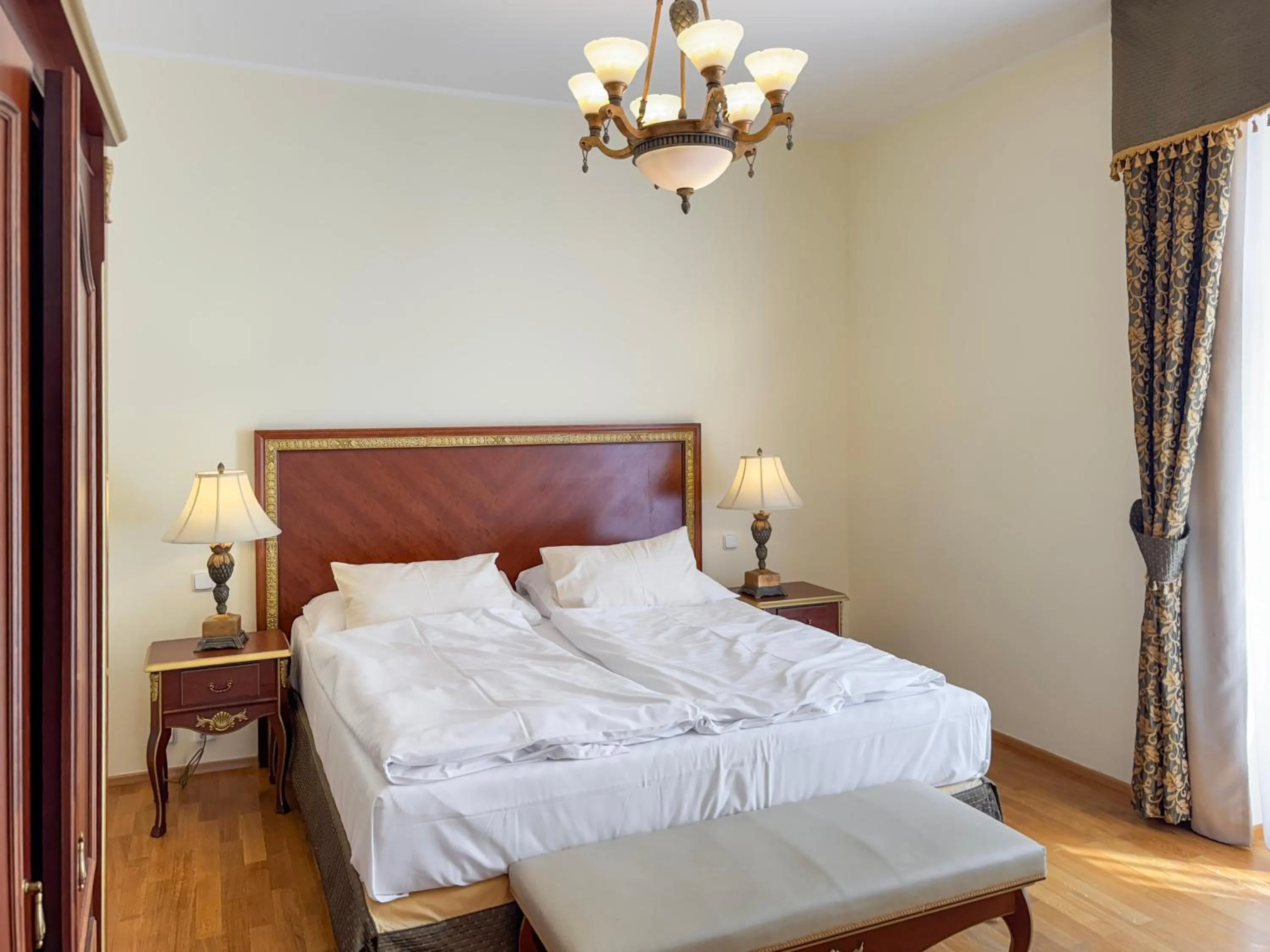 Bedroom, Bed in Residence Romanza