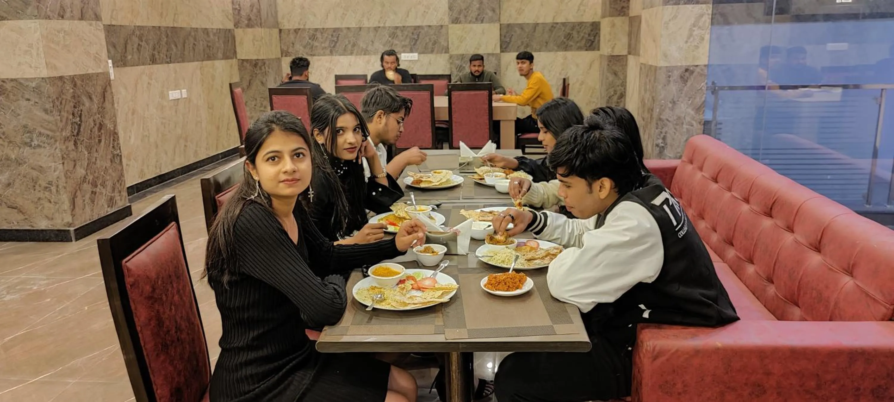 Restaurant/places to eat in Twin Towers