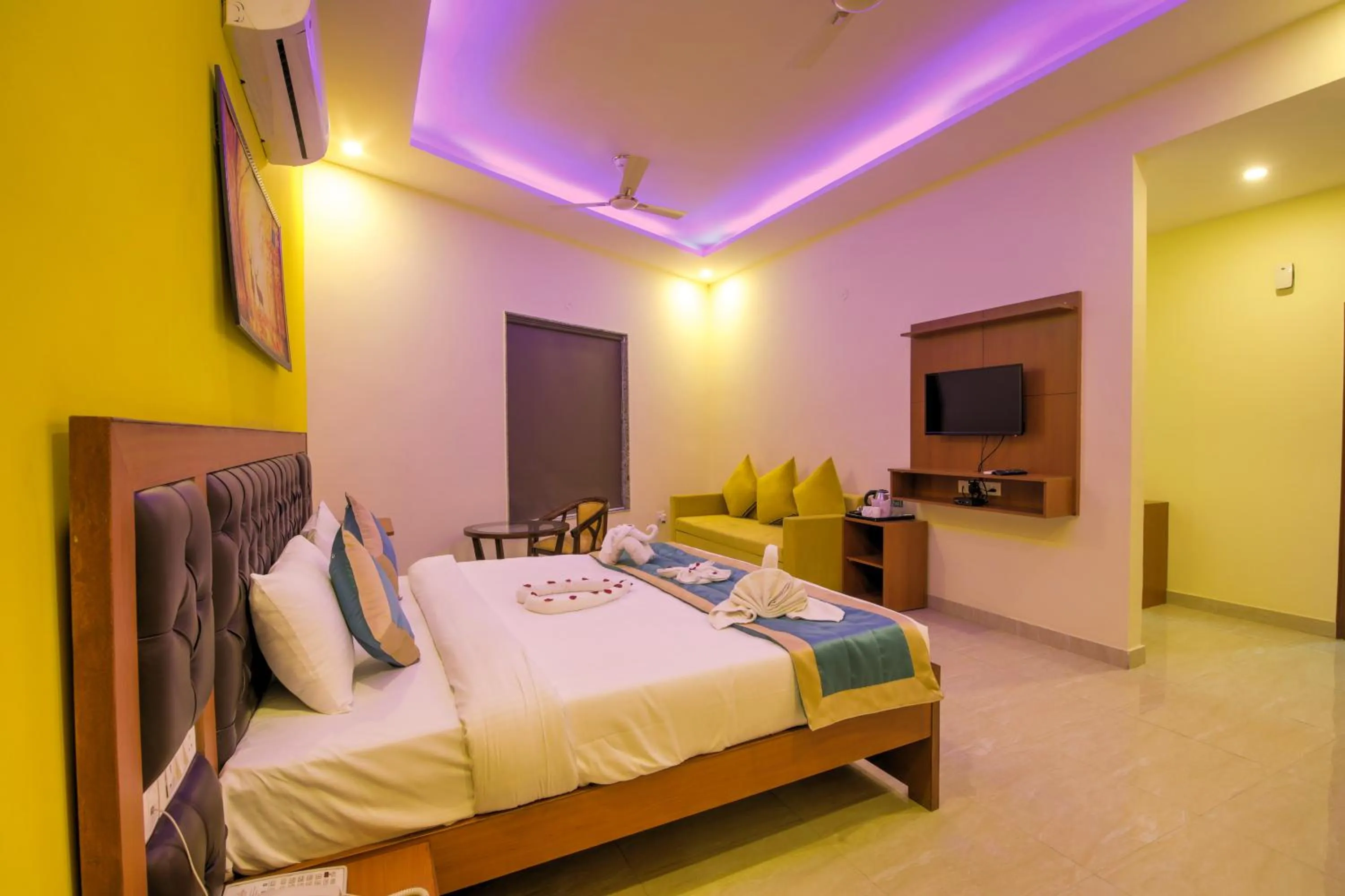 Bedroom, Bed in Twin Towers