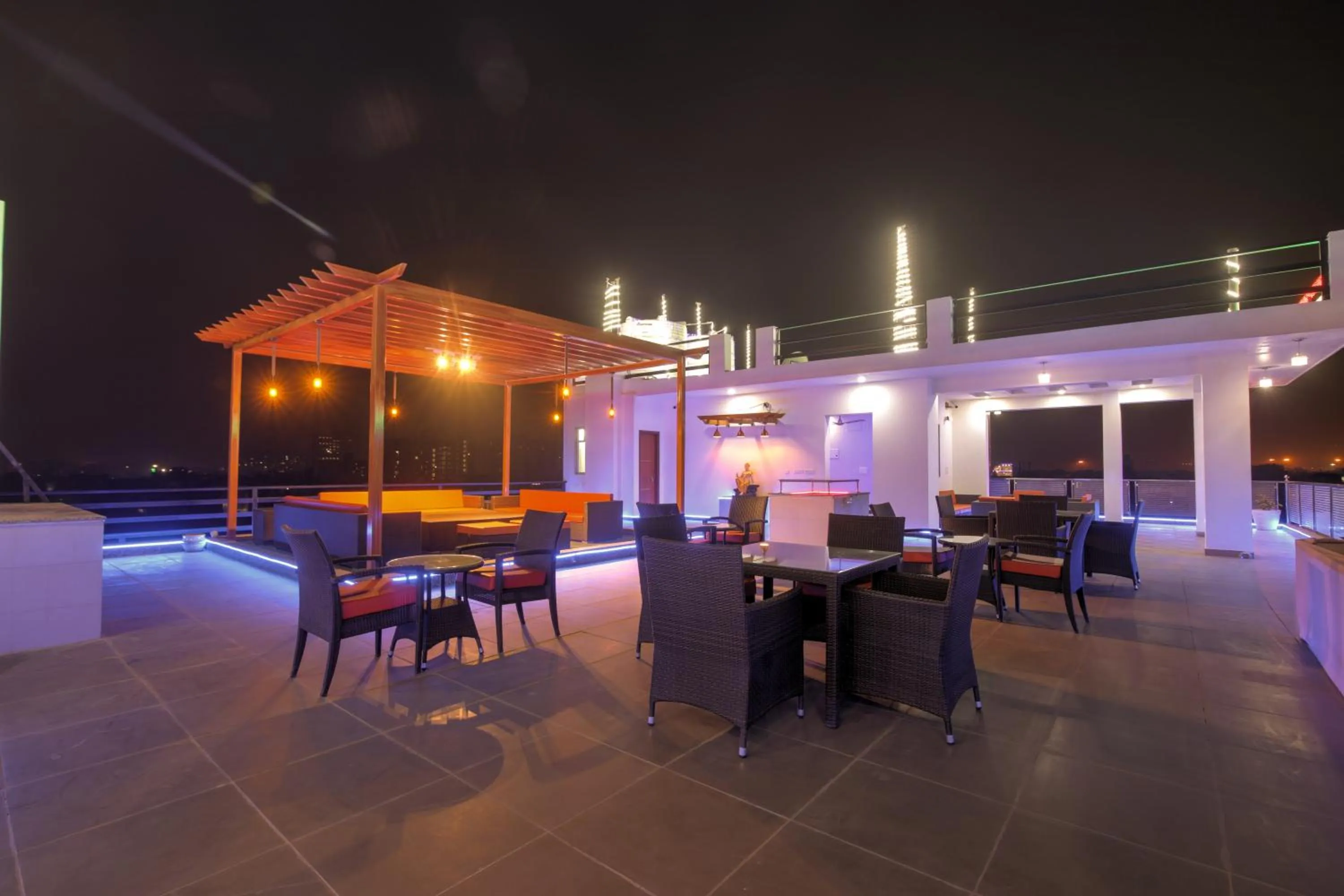 Nightclub / DJ in Twin Towers