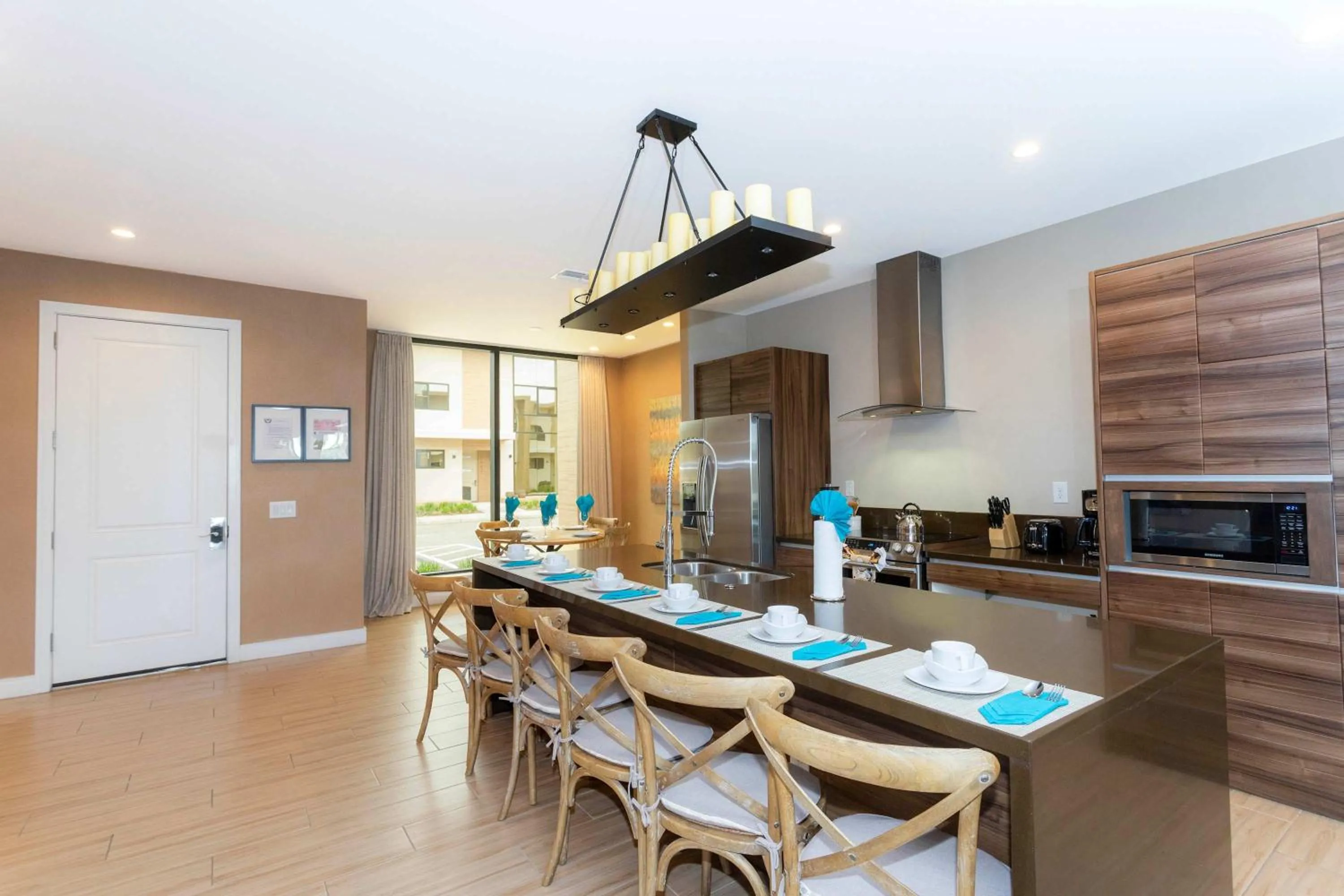 Gorgeous 4Bd Close to Disney @ Magic Village 7581