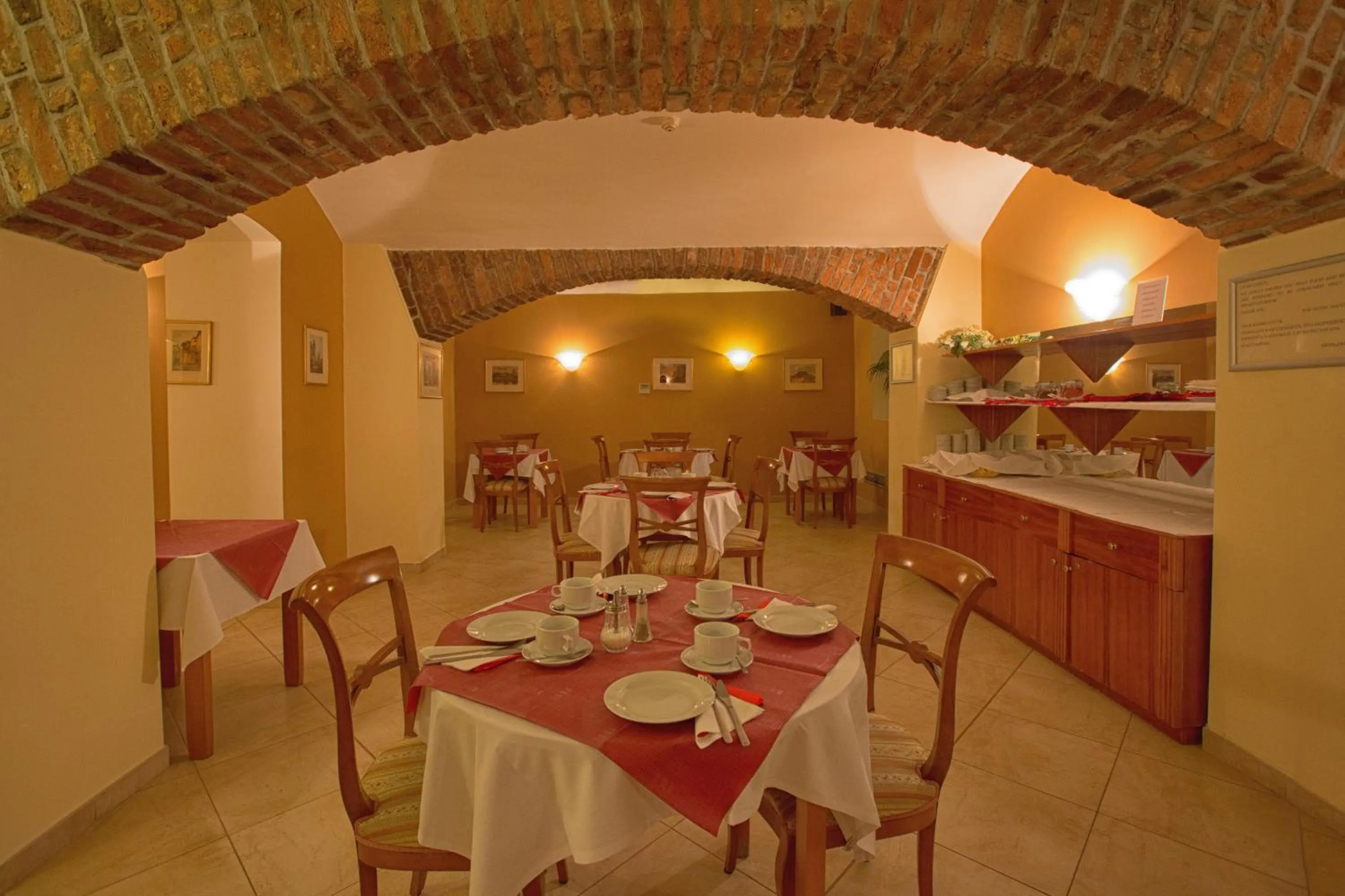 Restaurant/places to eat in Hotel Tyl