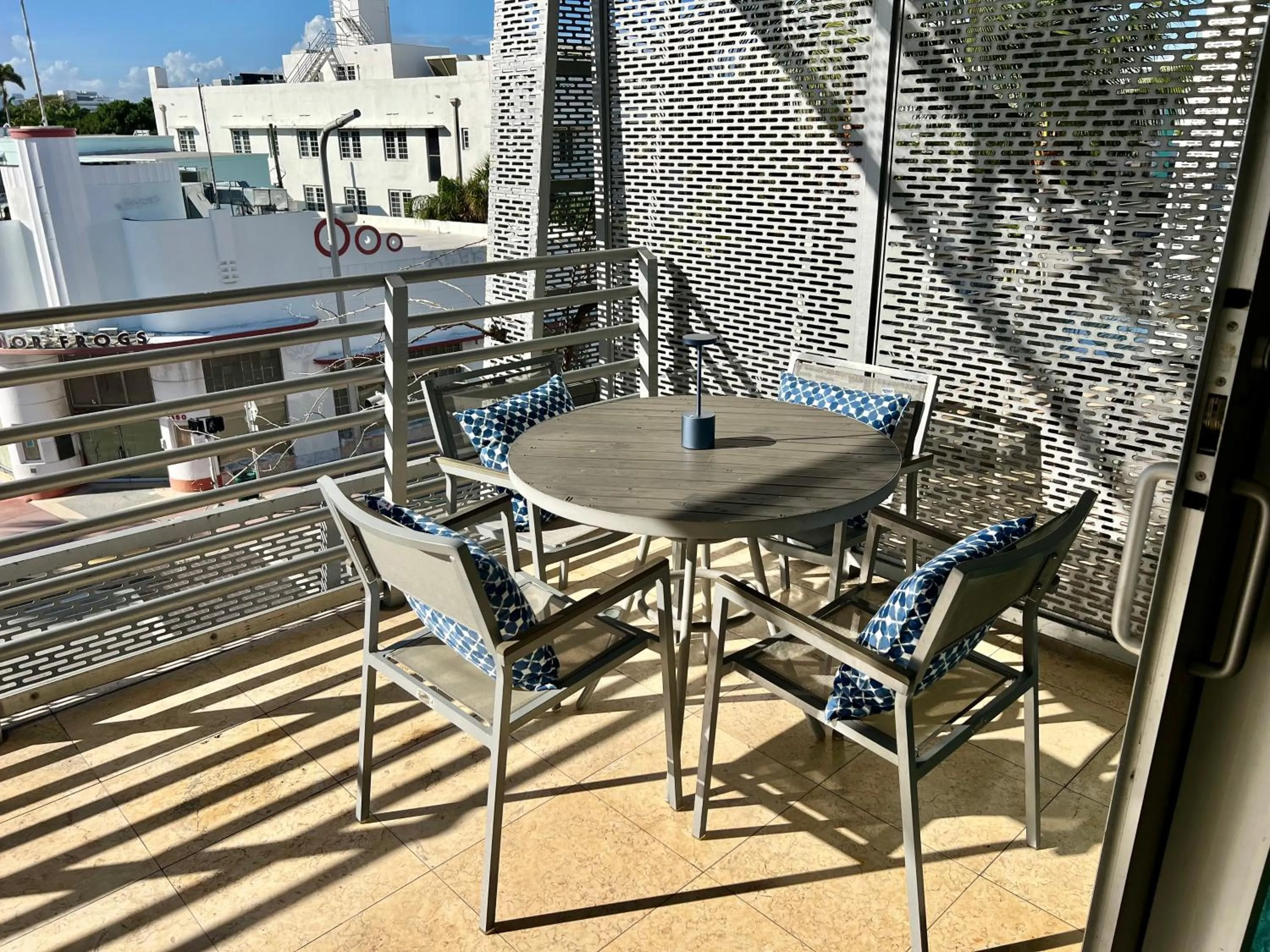 Day in Boutique Suites 3 min walk to beach