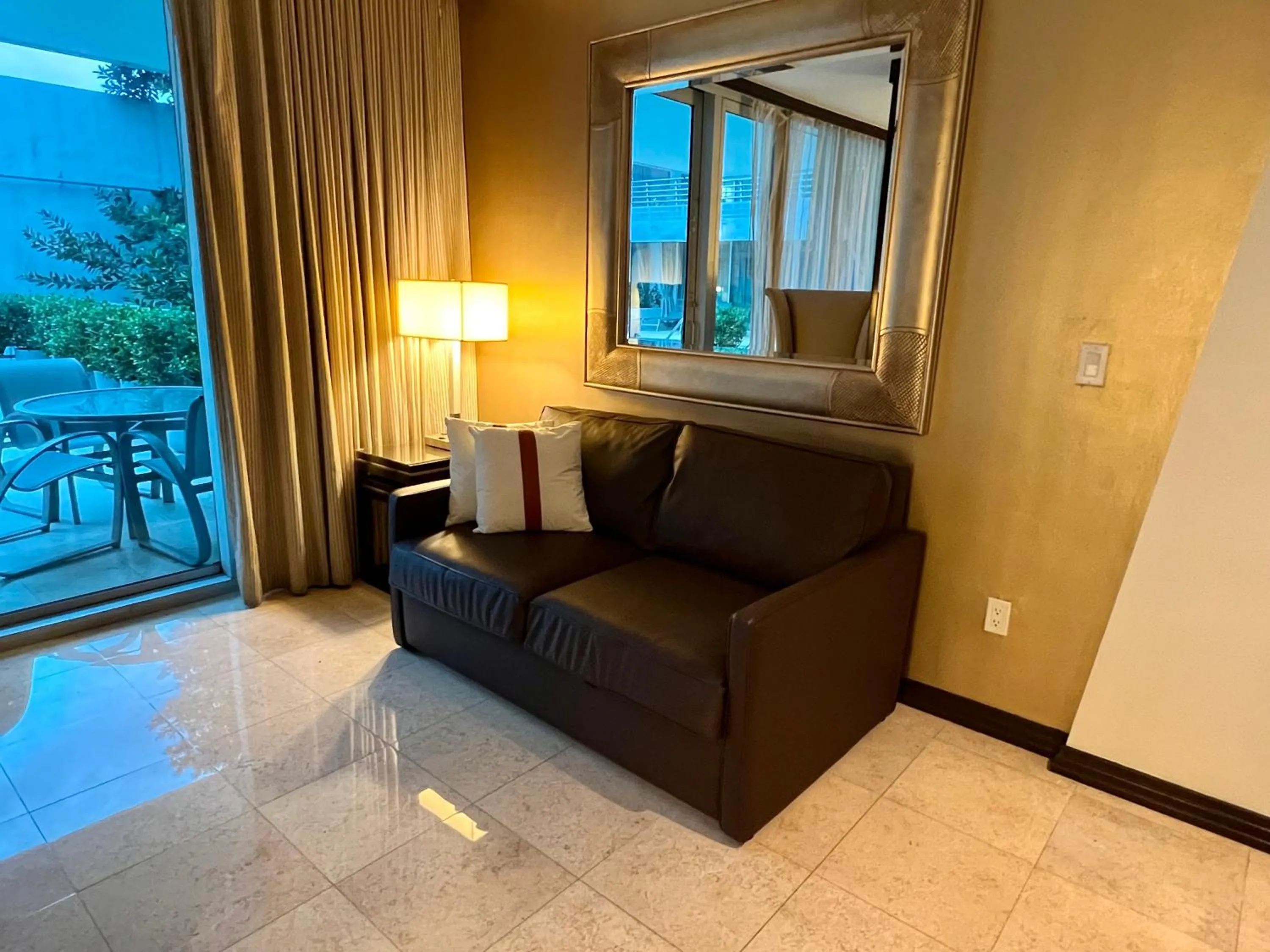 Bed in Boutique Suites 3 min walk to beach