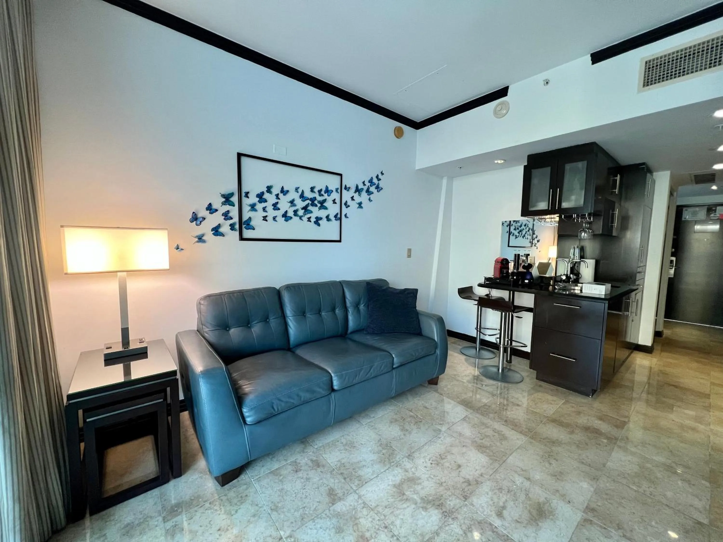 Kitchen or kitchenette in Boutique Suites 3 min walk to beach