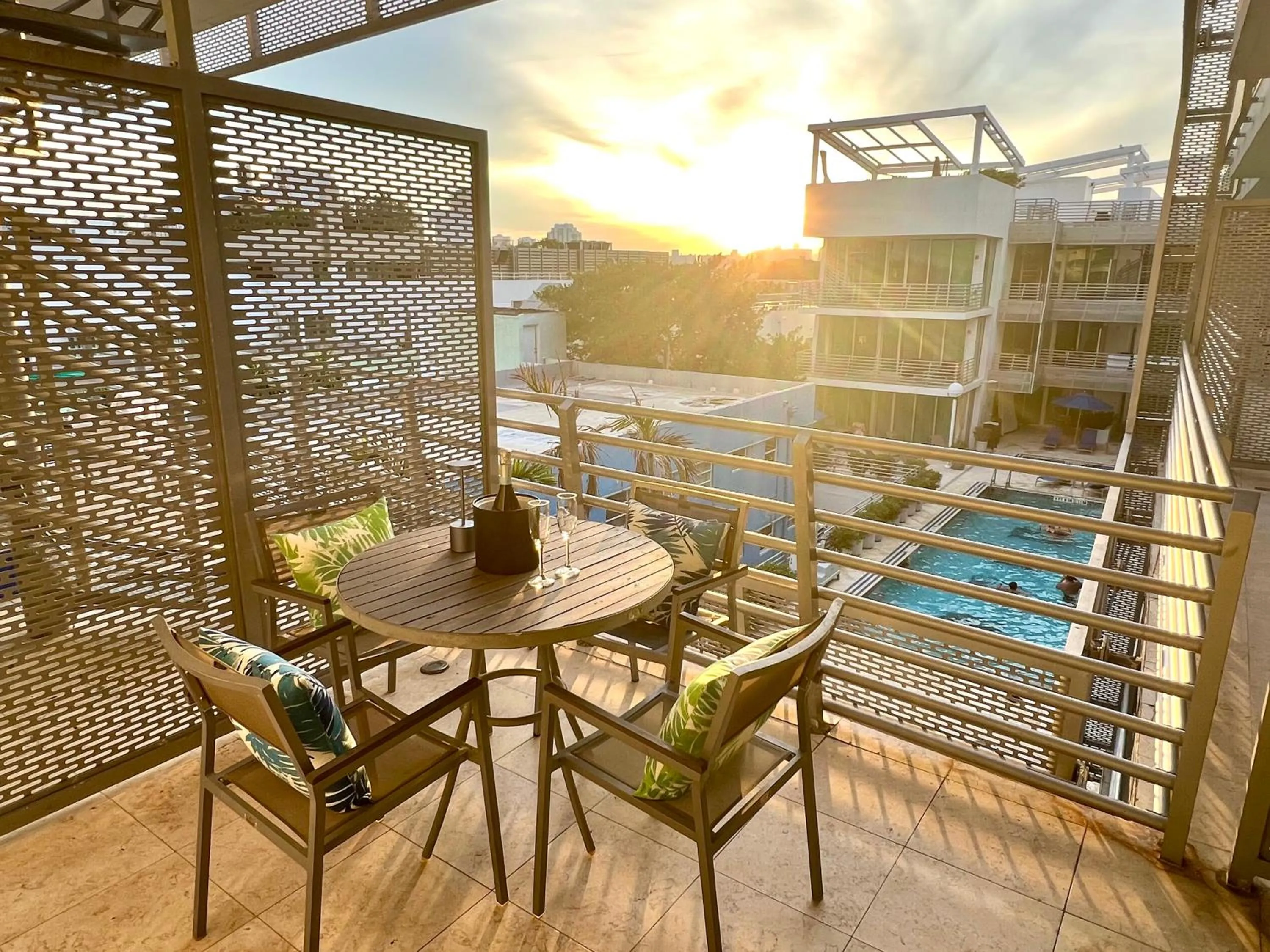 Day in Boutique Suites 3 min walk to beach