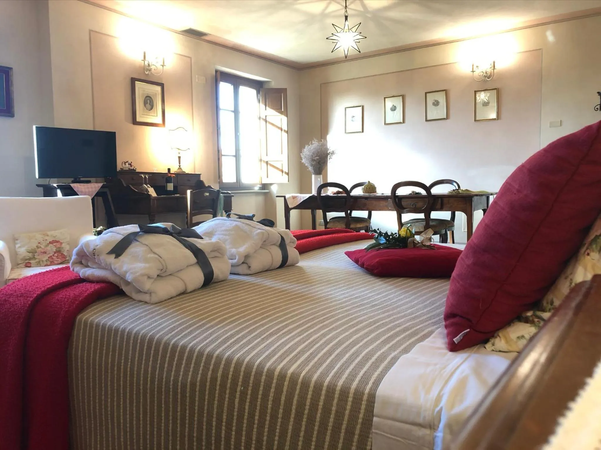 Bedroom, Bed in La Cantina Relais - Fattoria Il Cipresso