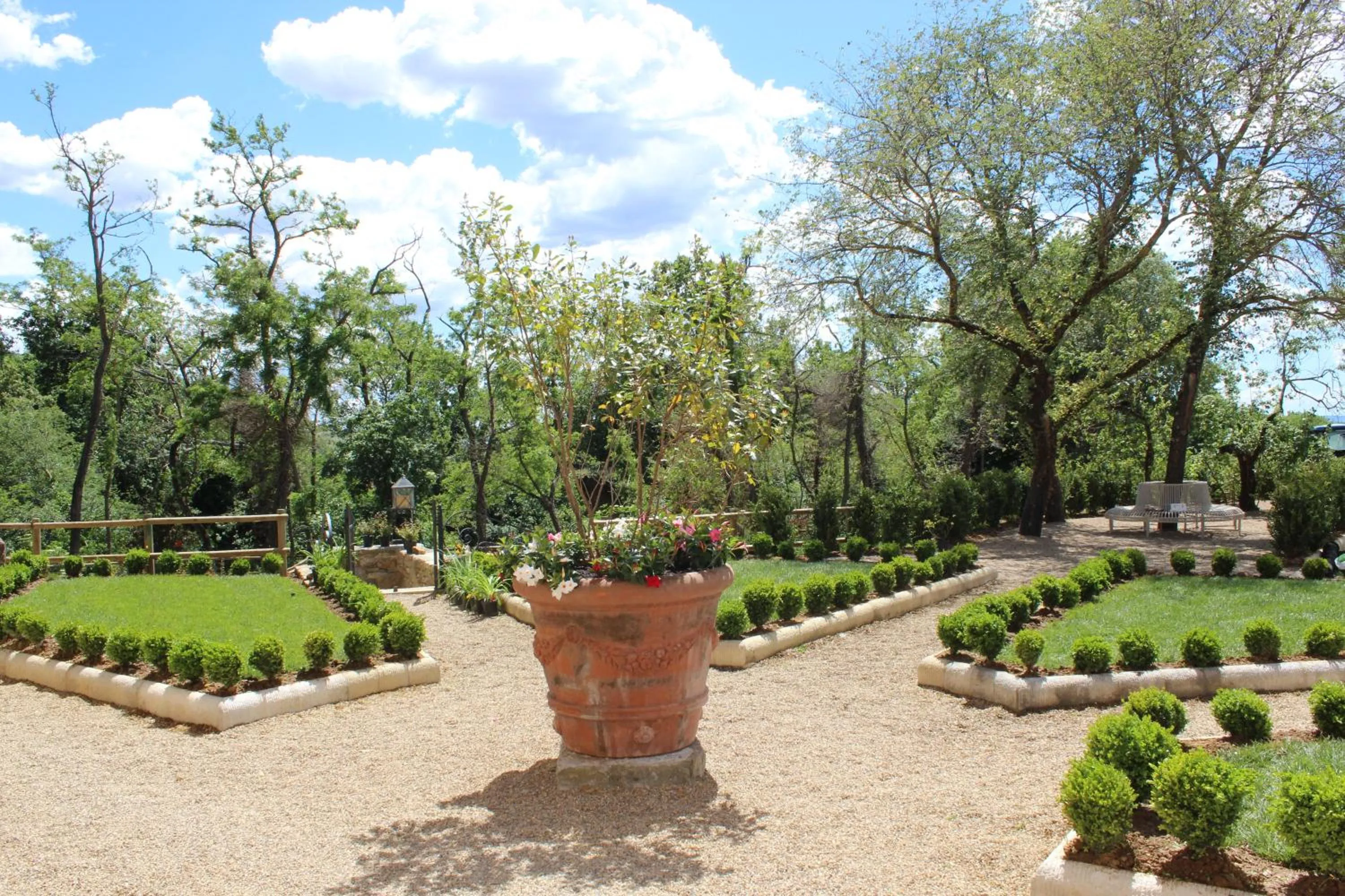 Garden in La Cantina Relais - Fattoria Il Cipresso
